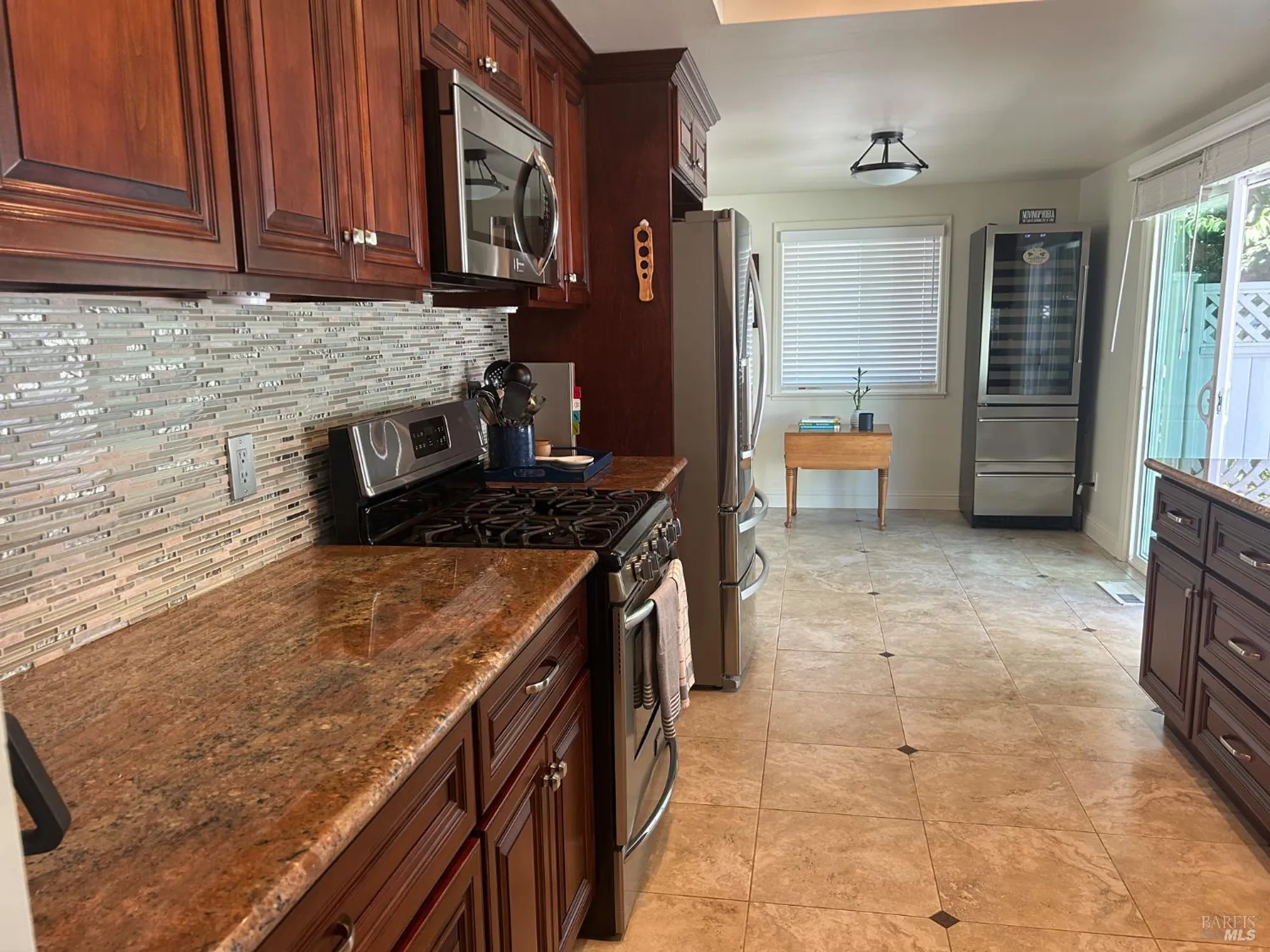 Property Slideshow image 7 of 13 | 6553 meadowridge dr, Santa Rosa, CA, 95409