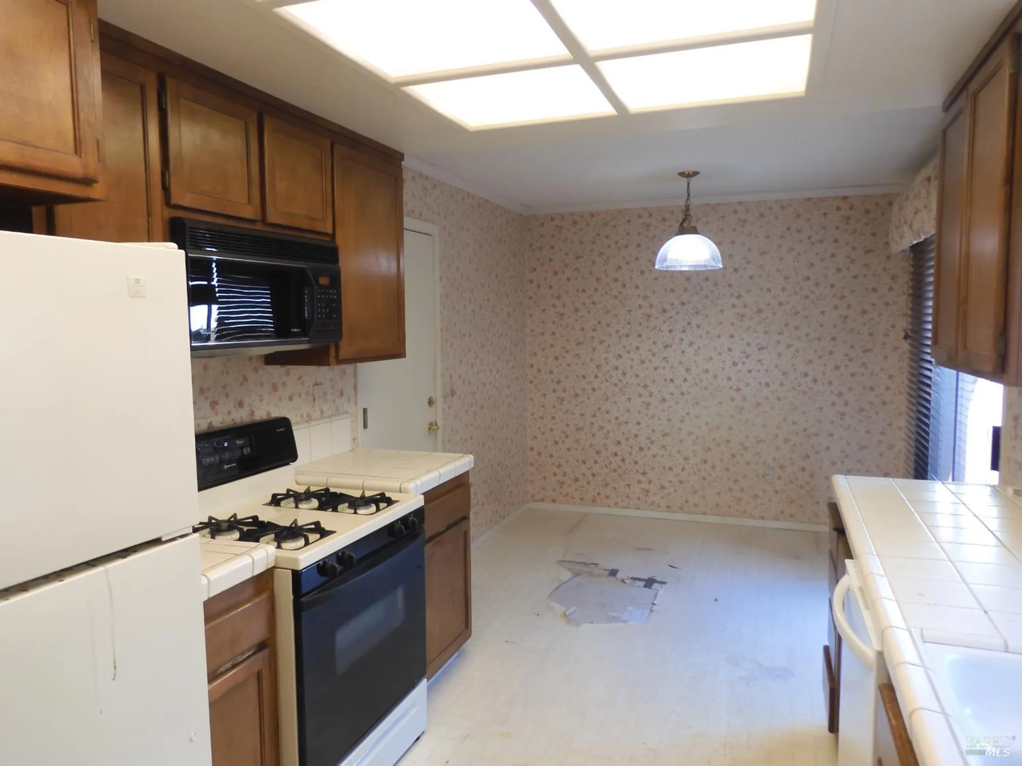 Property Slideshow image 9 of 36 | 356 singing brook cir, Santa Rosa, CA, 95409