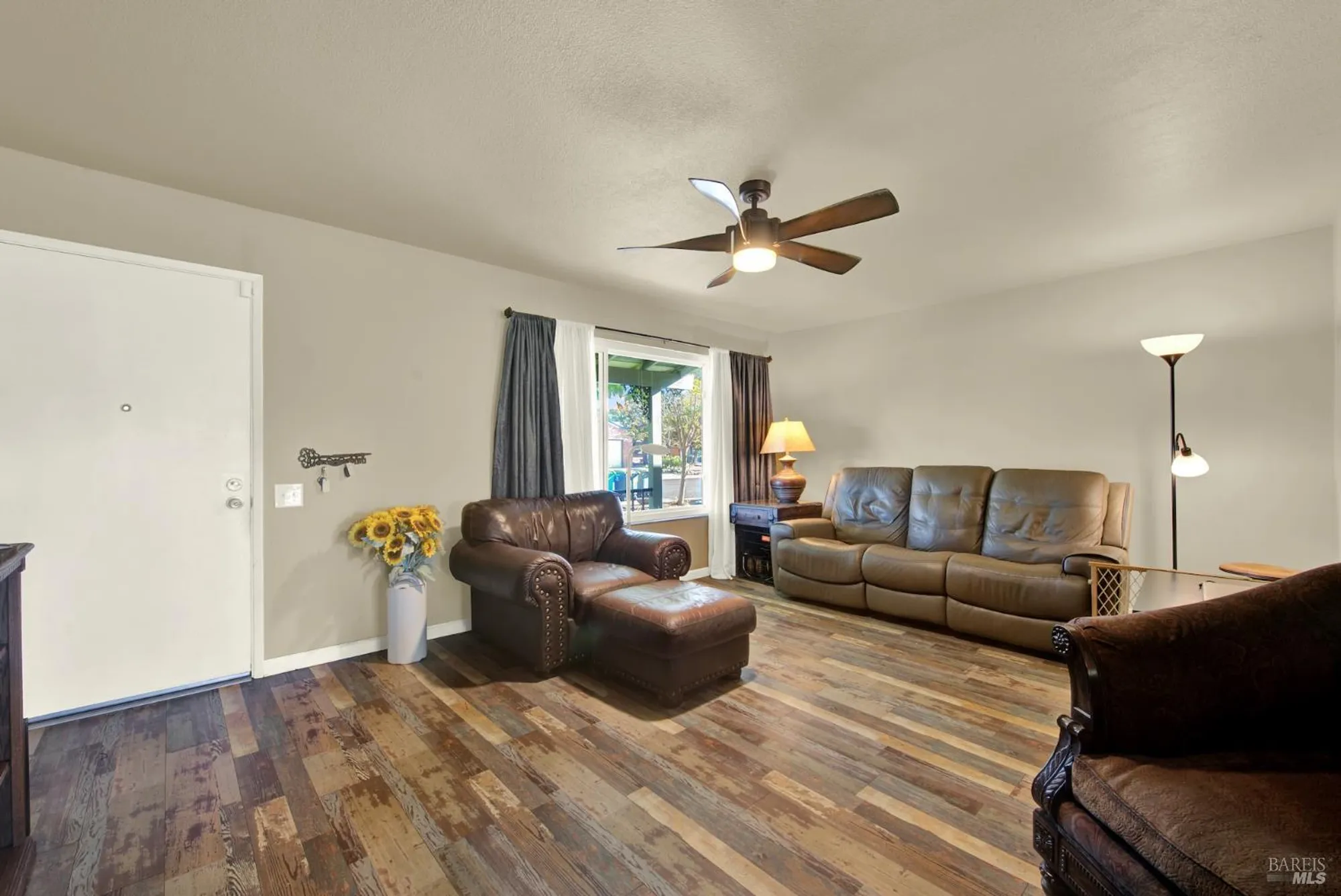 Property Slideshow image 10 of 52 | 171 mckinley cir, Vacaville, CA, 95687