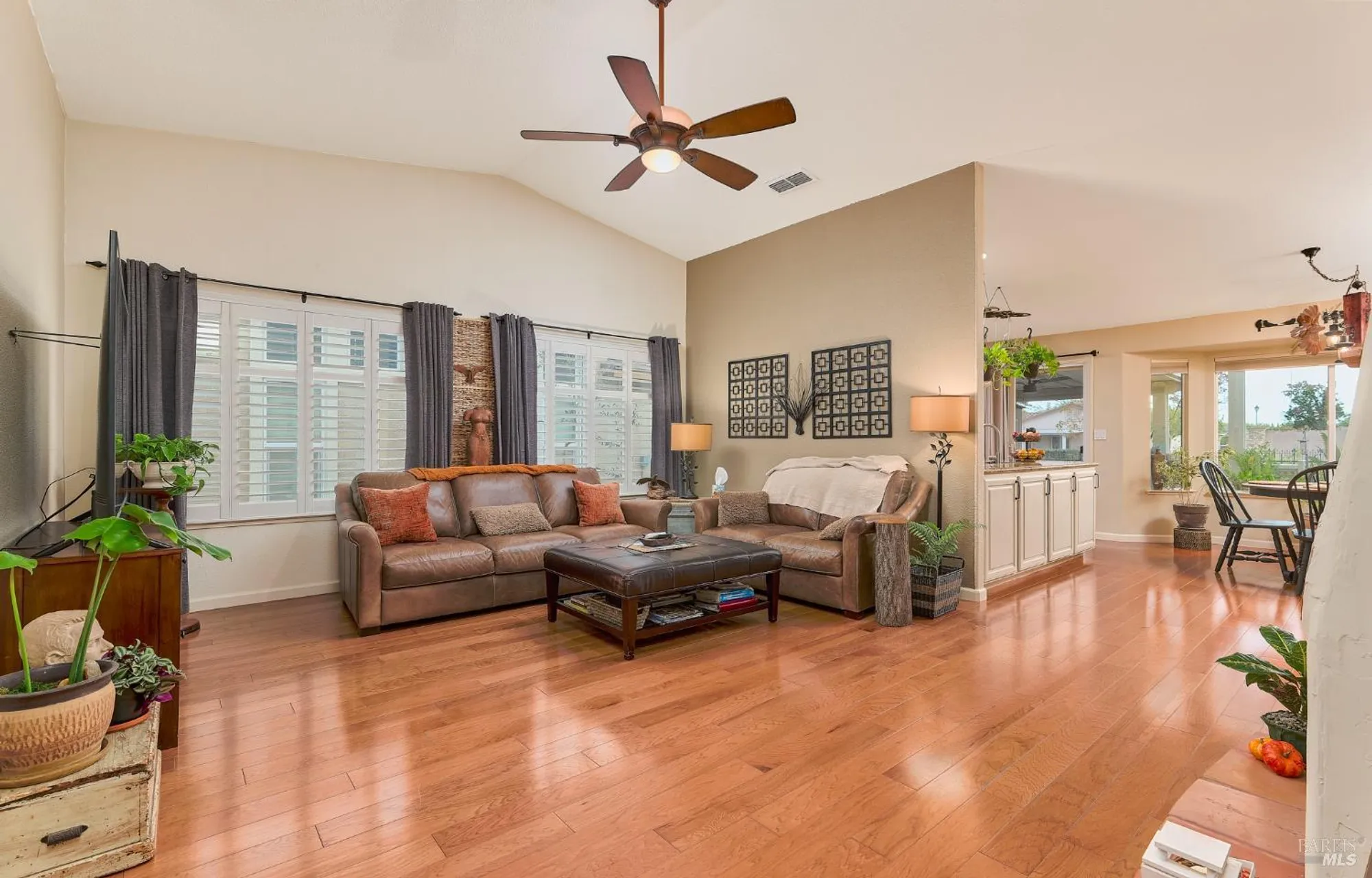 Property Slideshow image 14 of 27 | 402 riverwood ln, Rio Vista, CA, 94571