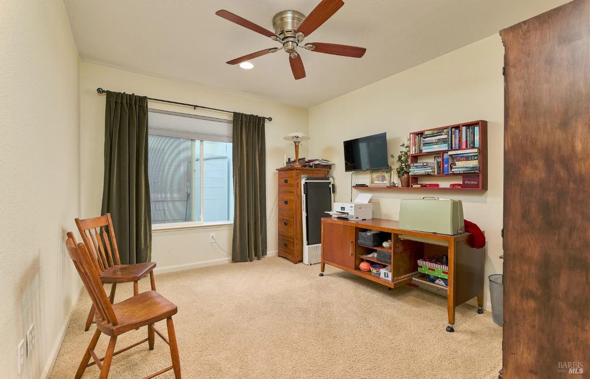 Property Slideshow image 12 of 27 | 402 riverwood ln, Rio Vista, CA, 94571