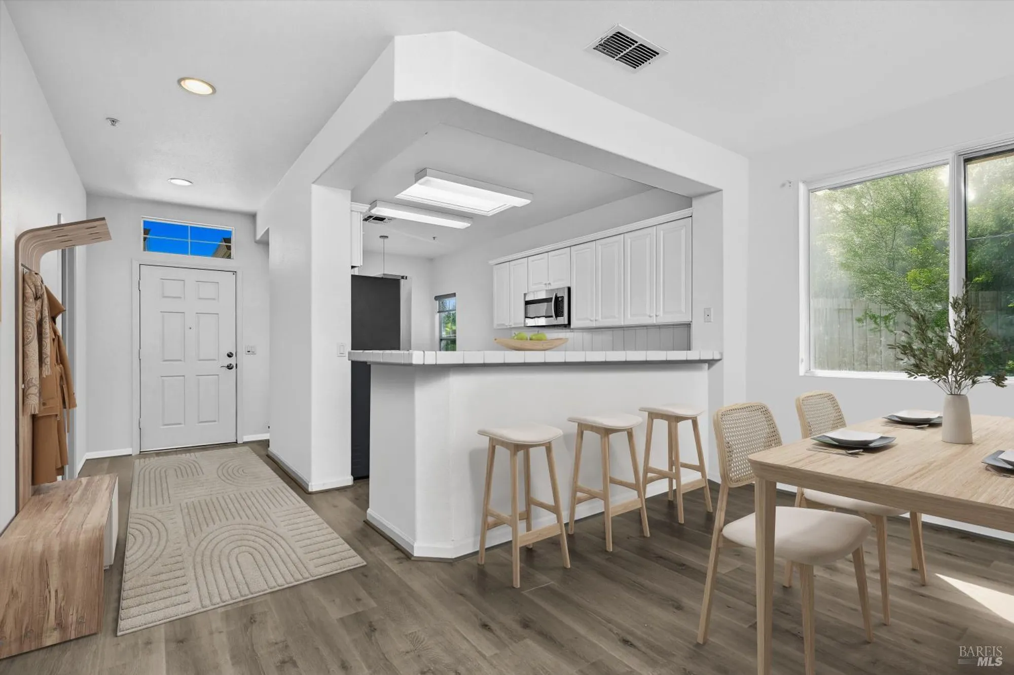 Property Slideshow image 4 of 40 | 124 wisteria cir, Cloverdale, CA, 95425