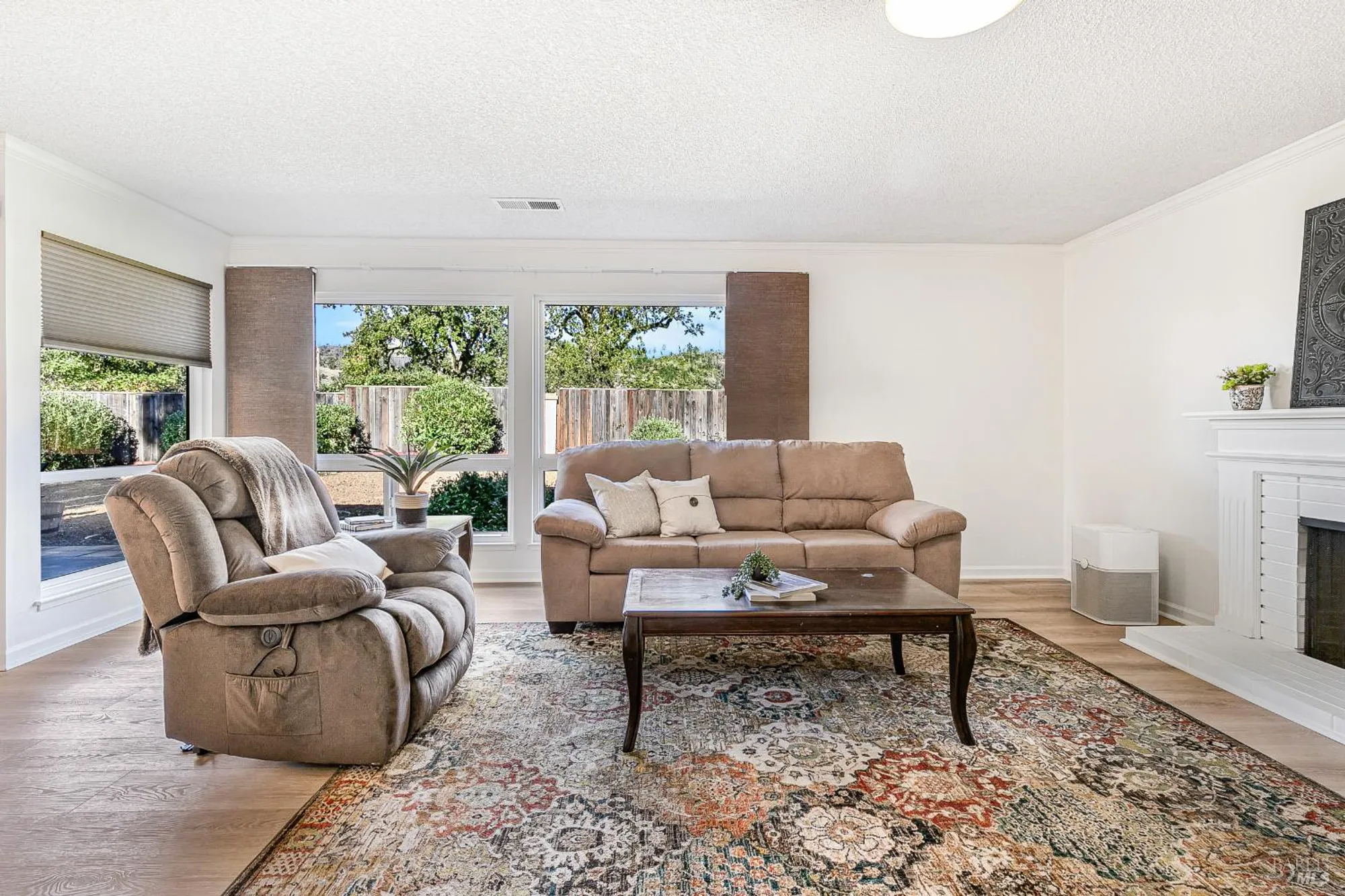 Property Slideshow image 16 of 38 | 199 white oak dr, Santa Rosa, CA, 95409