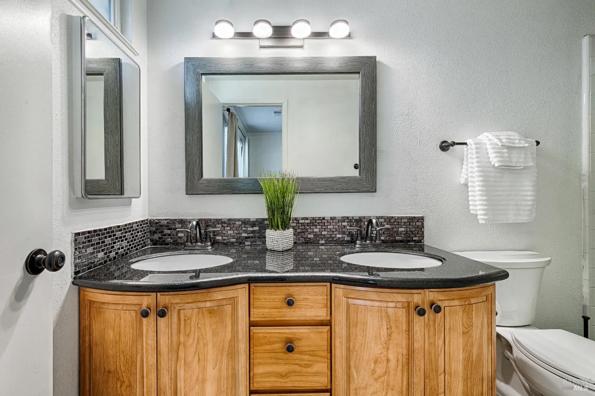 Property Slideshow image 19 of 38 | 199 white oak dr, Santa Rosa, CA, 95409