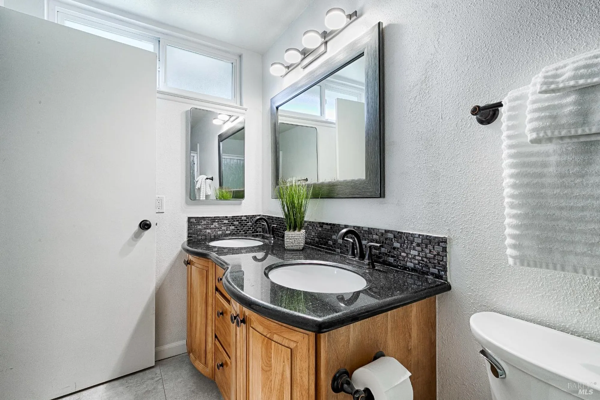 Property Slideshow image 20 of 38 | 199 white oak dr, Santa Rosa, CA, 95409