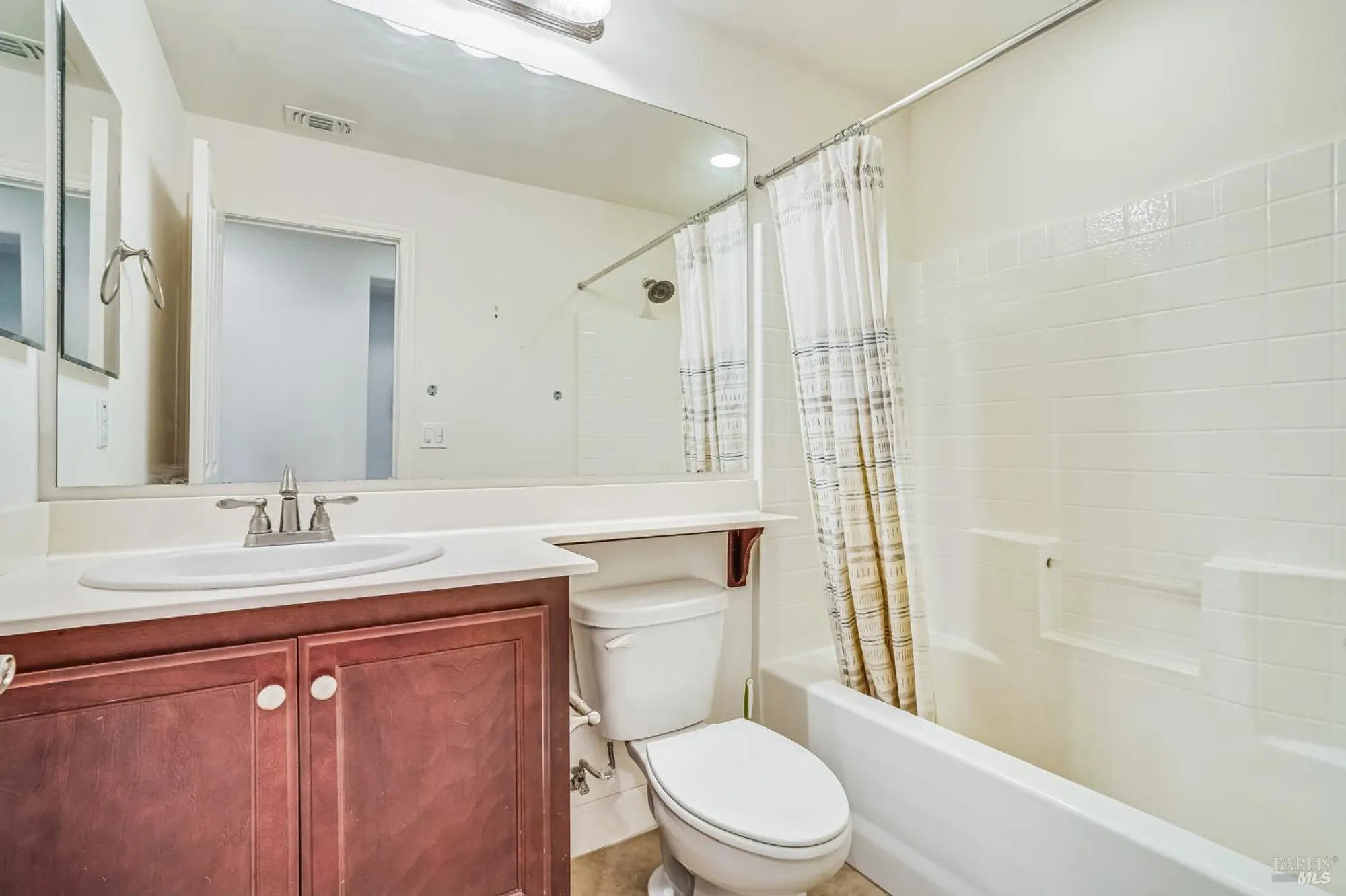 Property Slideshow image 18 of 30 | 305 birch ridge dr, Rio Vista, CA, 94571