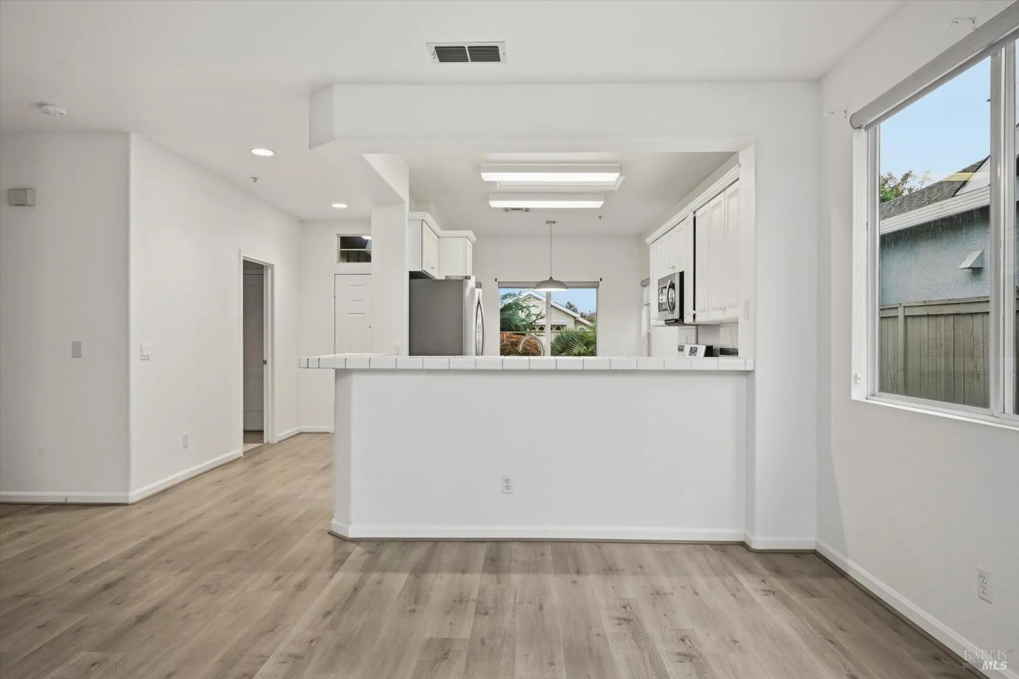 Property Slideshow image 5 of 40 | 124 wisteria cir, Cloverdale, CA, 95425