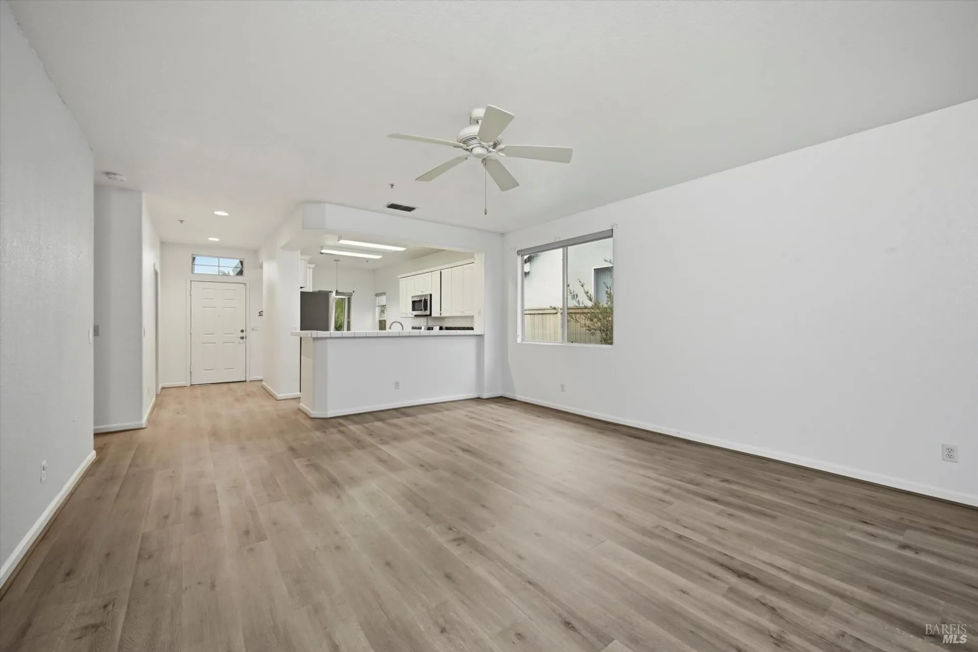 Property Slideshow image 3 of 40 | 124 wisteria cir, Cloverdale, CA, 95425