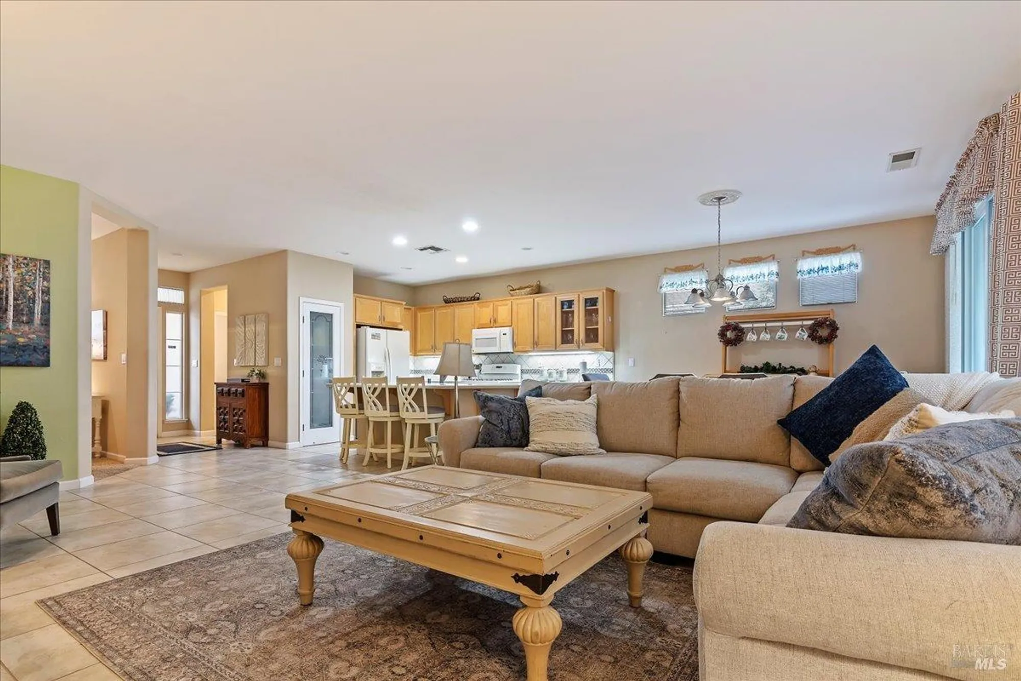 Property Slideshow image 16 of 55 | 328 colonial way, Rio Vista, CA, 94571