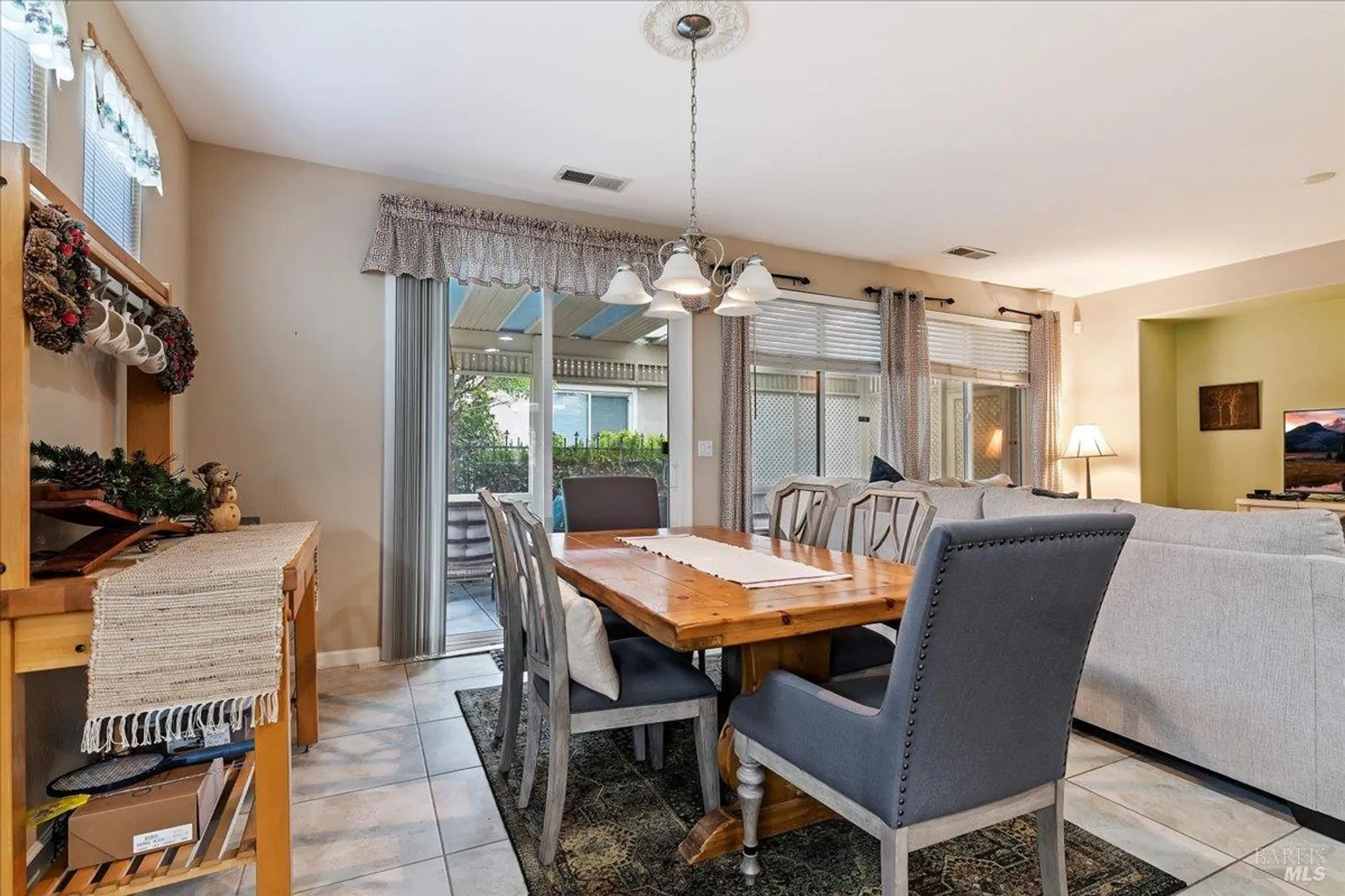 Property Slideshow image 14 of 55 | 328 colonial way, Rio Vista, CA, 94571