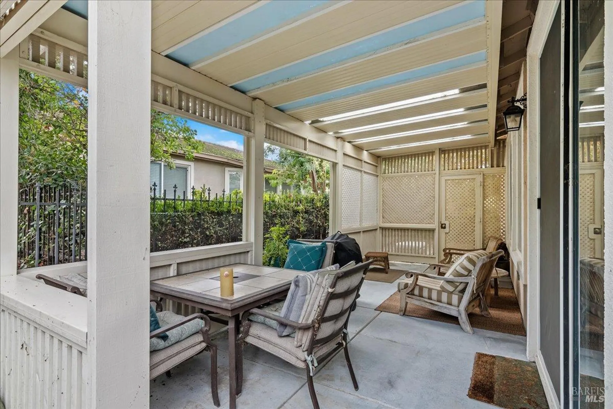 Property Slideshow image 27 of 55 | 328 colonial way, Rio Vista, CA, 94571