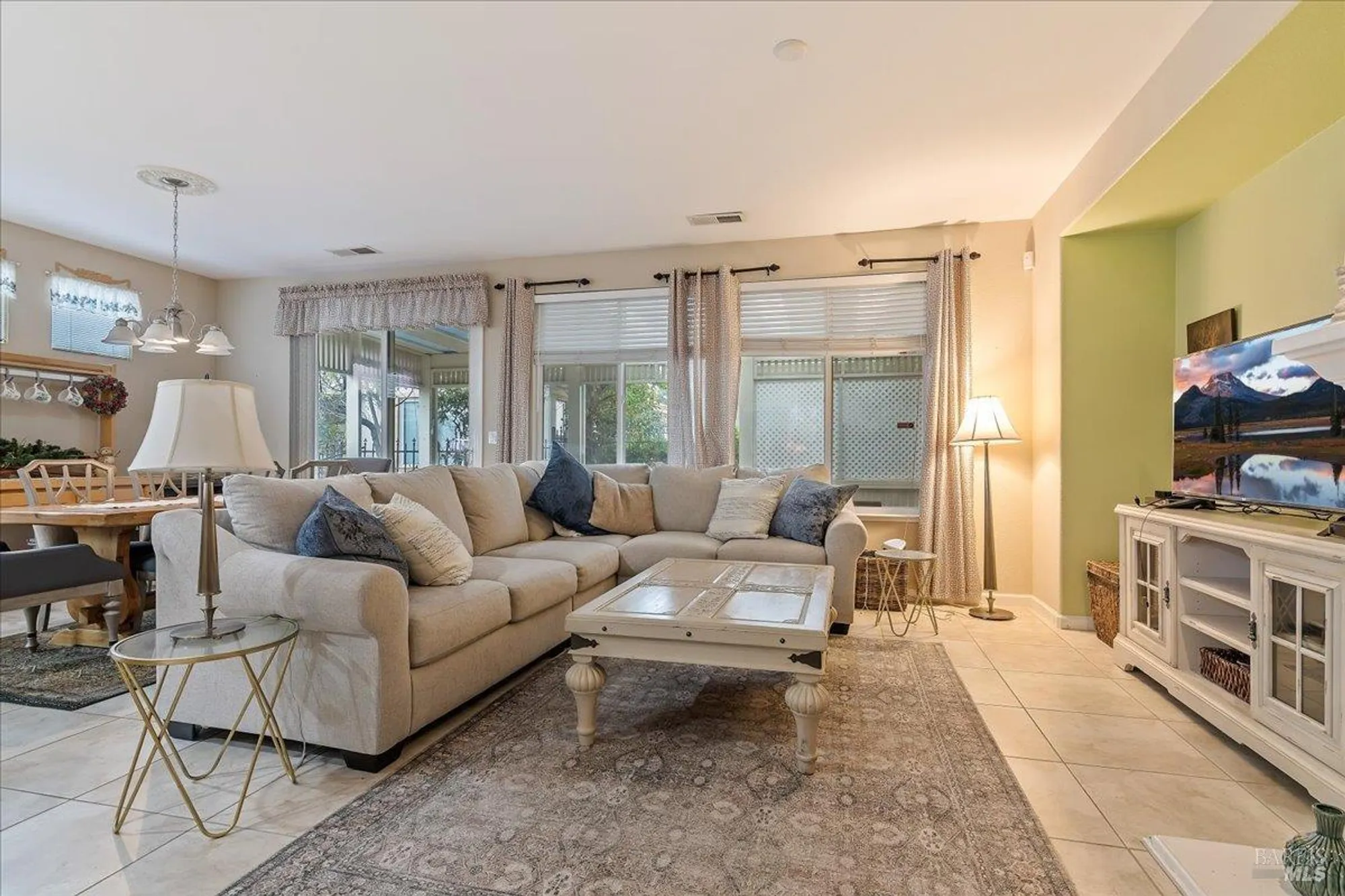 Property Slideshow image 15 of 55 | 328 colonial way, Rio Vista, CA, 94571