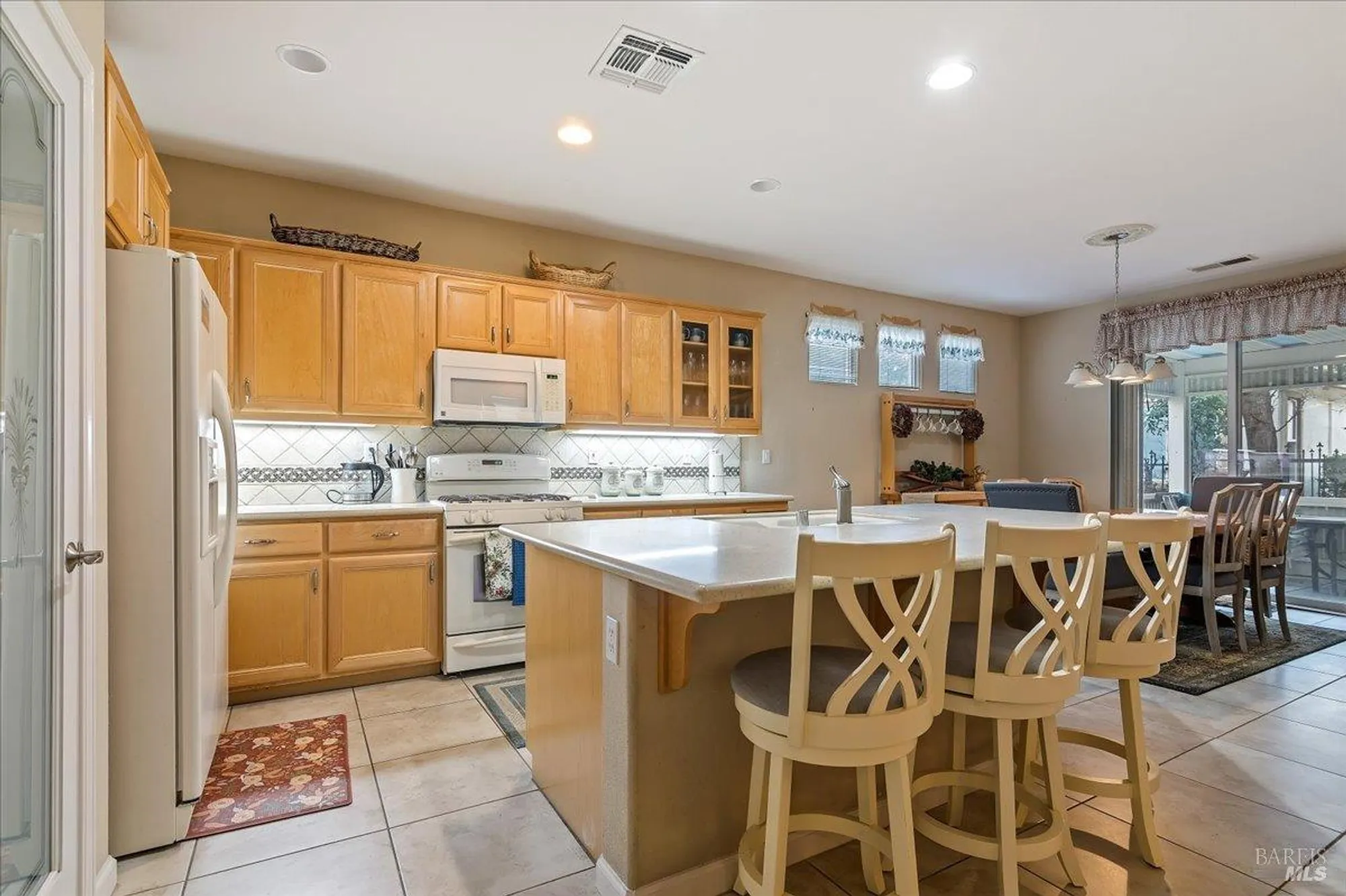 Property Slideshow image 10 of 55 | 328 colonial way, Rio Vista, CA, 94571