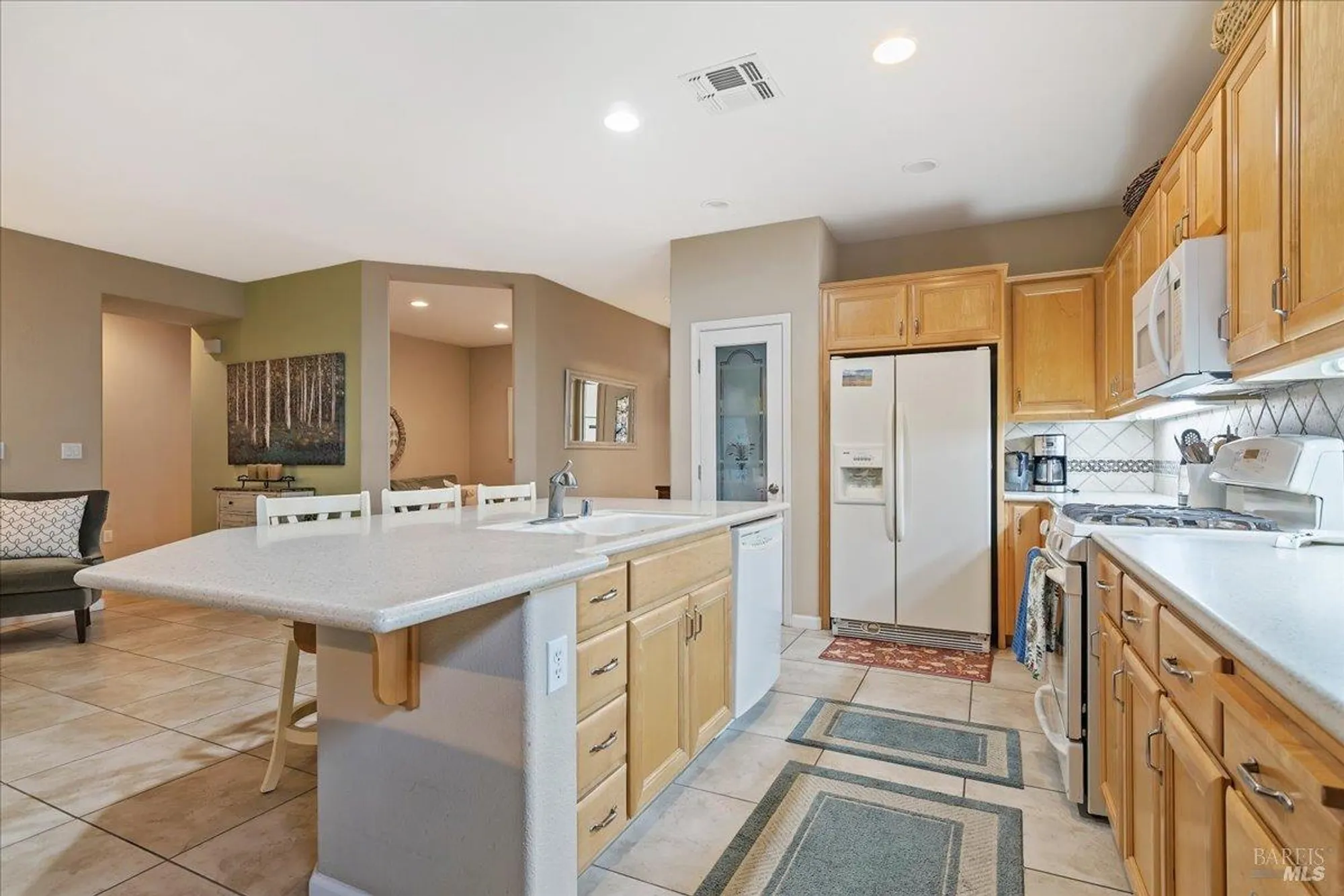 Property Slideshow image 13 of 55 | 328 colonial way, Rio Vista, CA, 94571