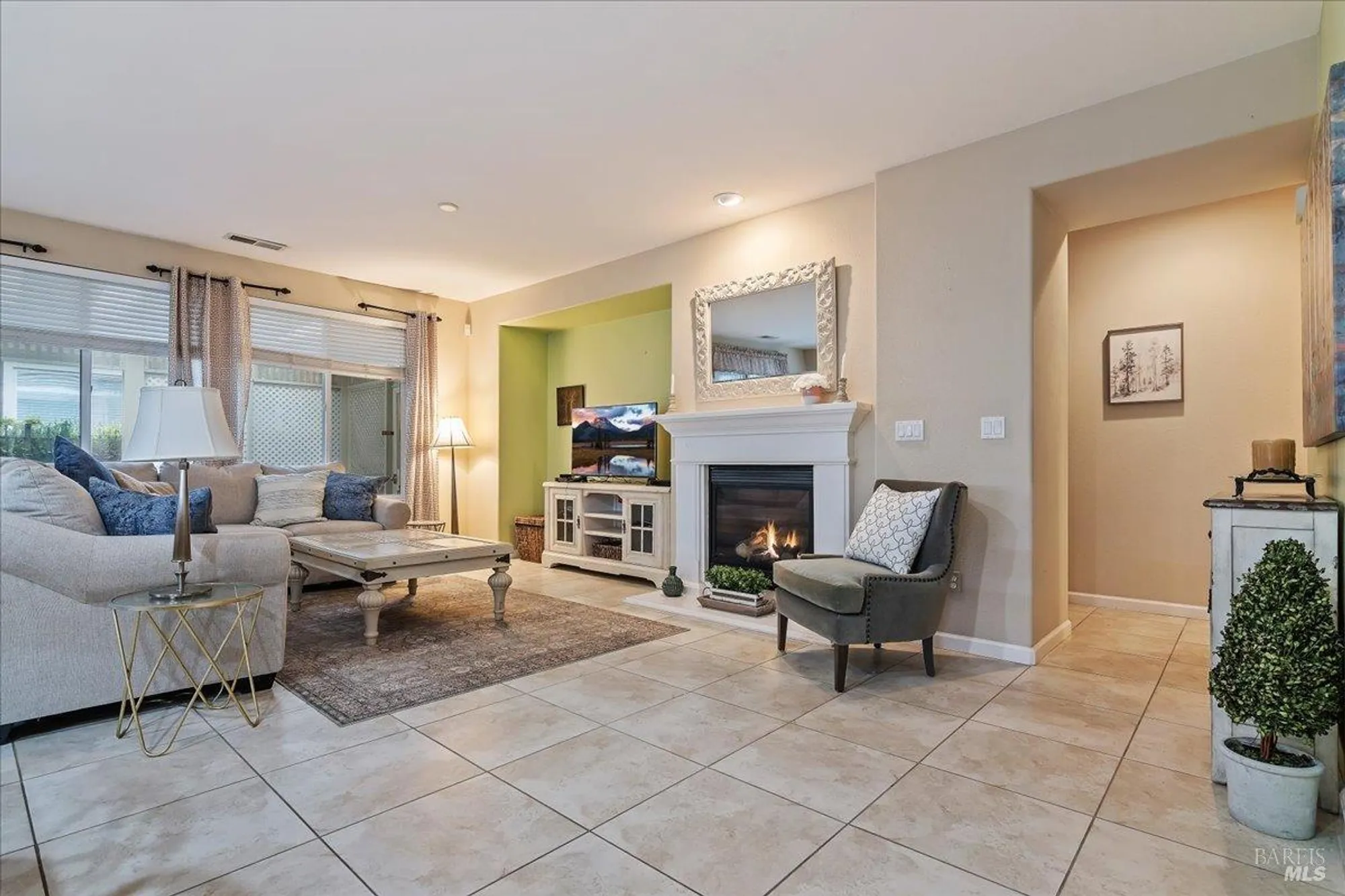 Property Slideshow image 17 of 55 | 328 colonial way, Rio Vista, CA, 94571