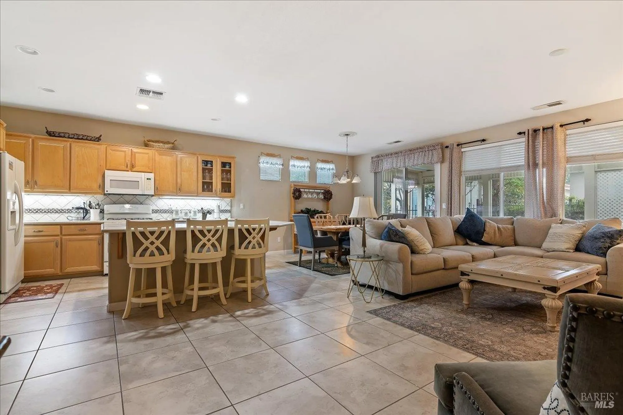 Property Slideshow image 9 of 55 | 328 colonial way, Rio Vista, CA, 94571