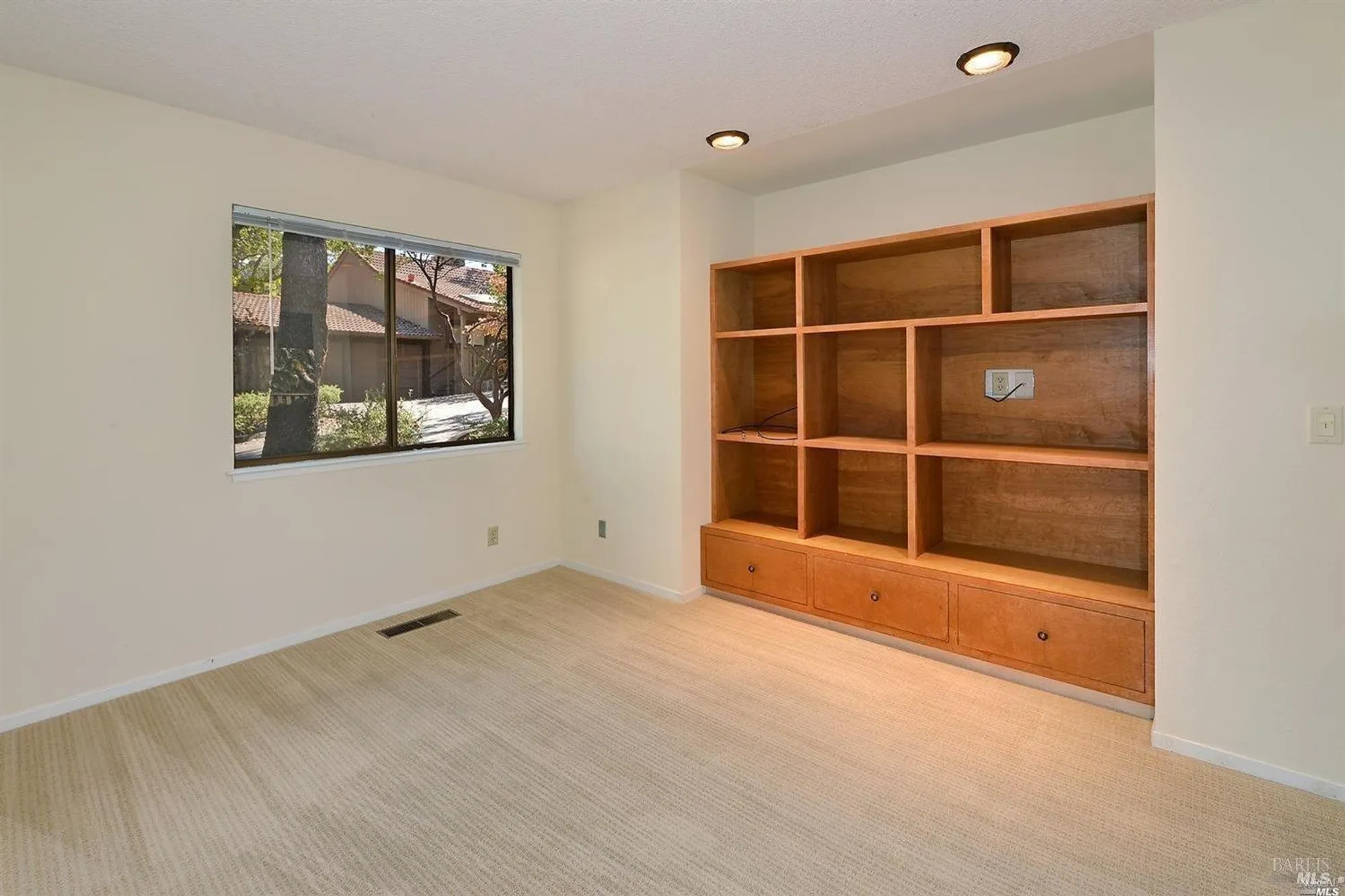 Property Slideshow image 15 of 17 | 14 oak forest ln, Santa Rosa, CA, 95409