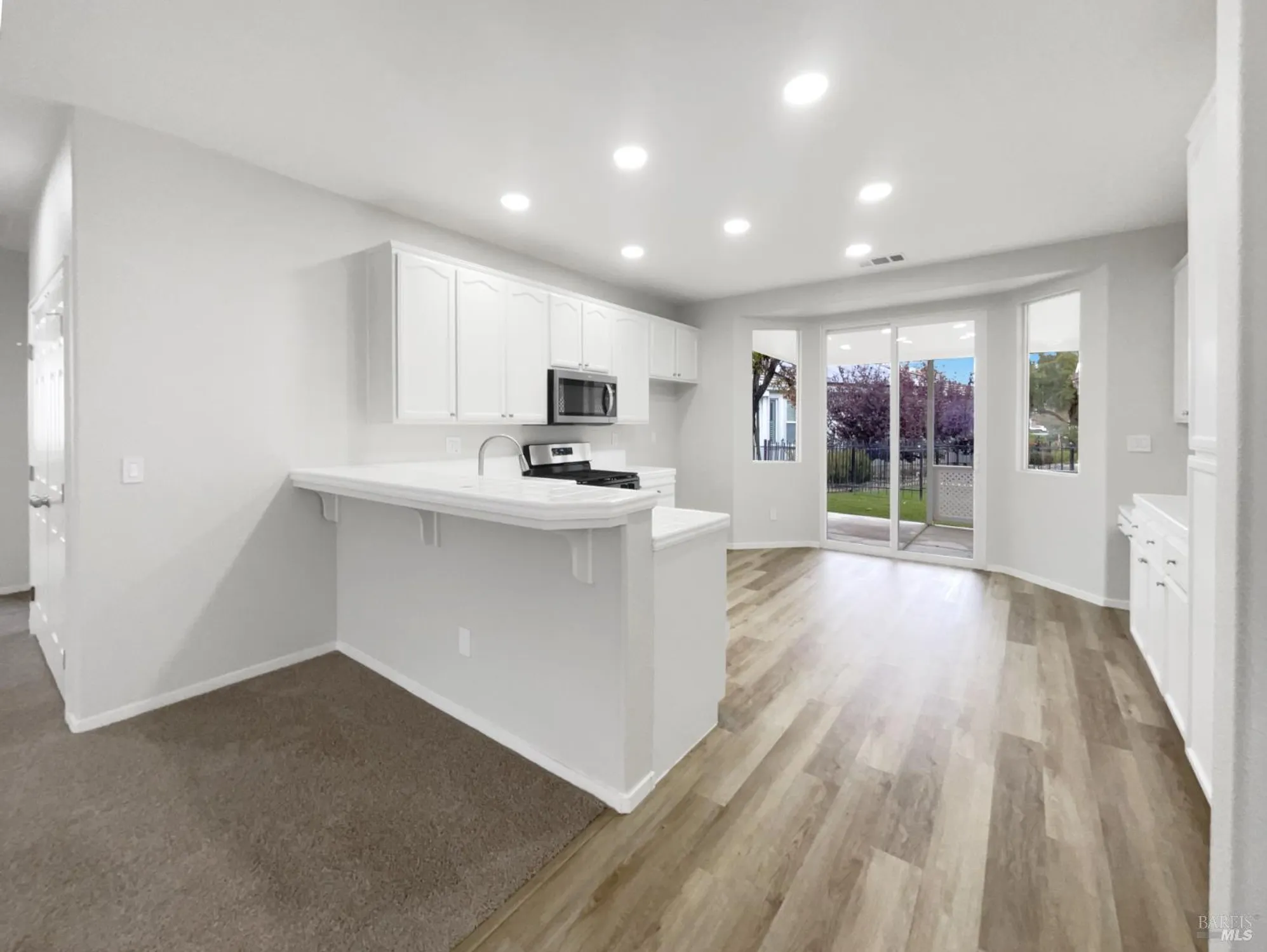 Property Slideshow image 9 of 39 | 971 bridgeport way, Rio Vista, CA, 94571