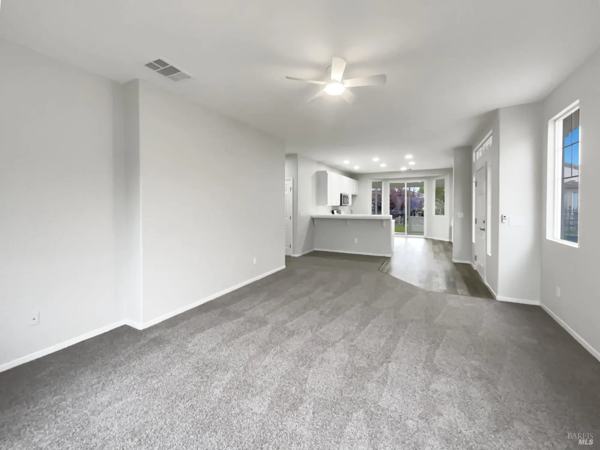 Property Slideshow image 7 of 39 | 971 bridgeport way, Rio Vista, CA, 94571