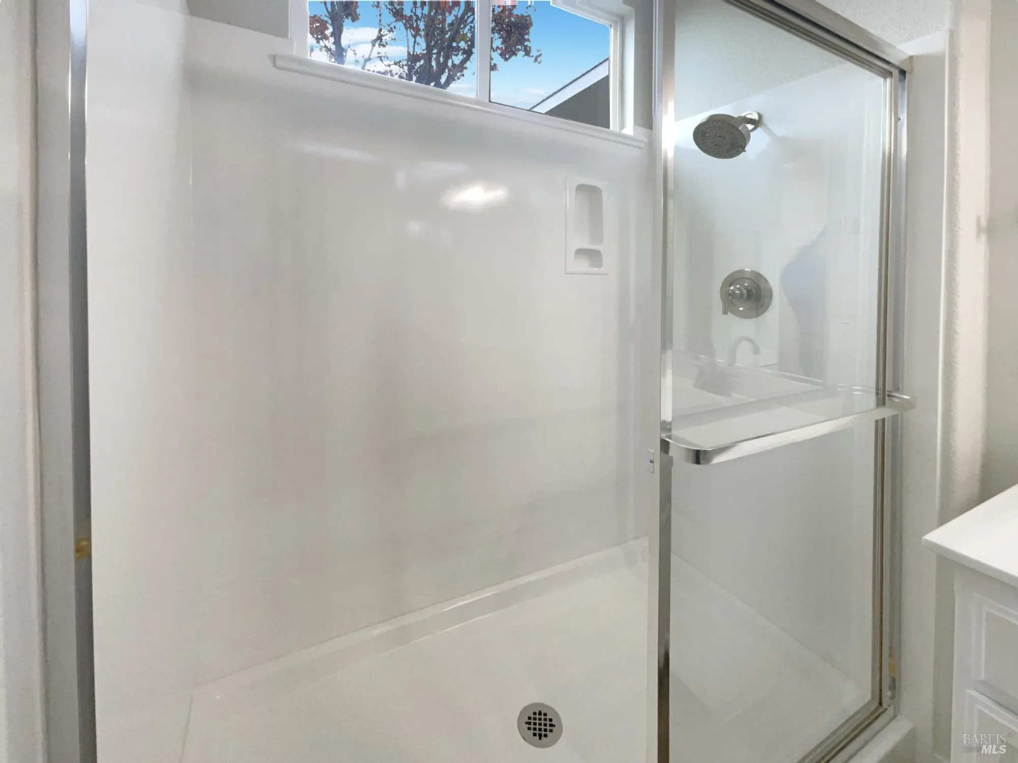 Property Slideshow image 17 of 39 | 971 bridgeport way, Rio Vista, CA, 94571