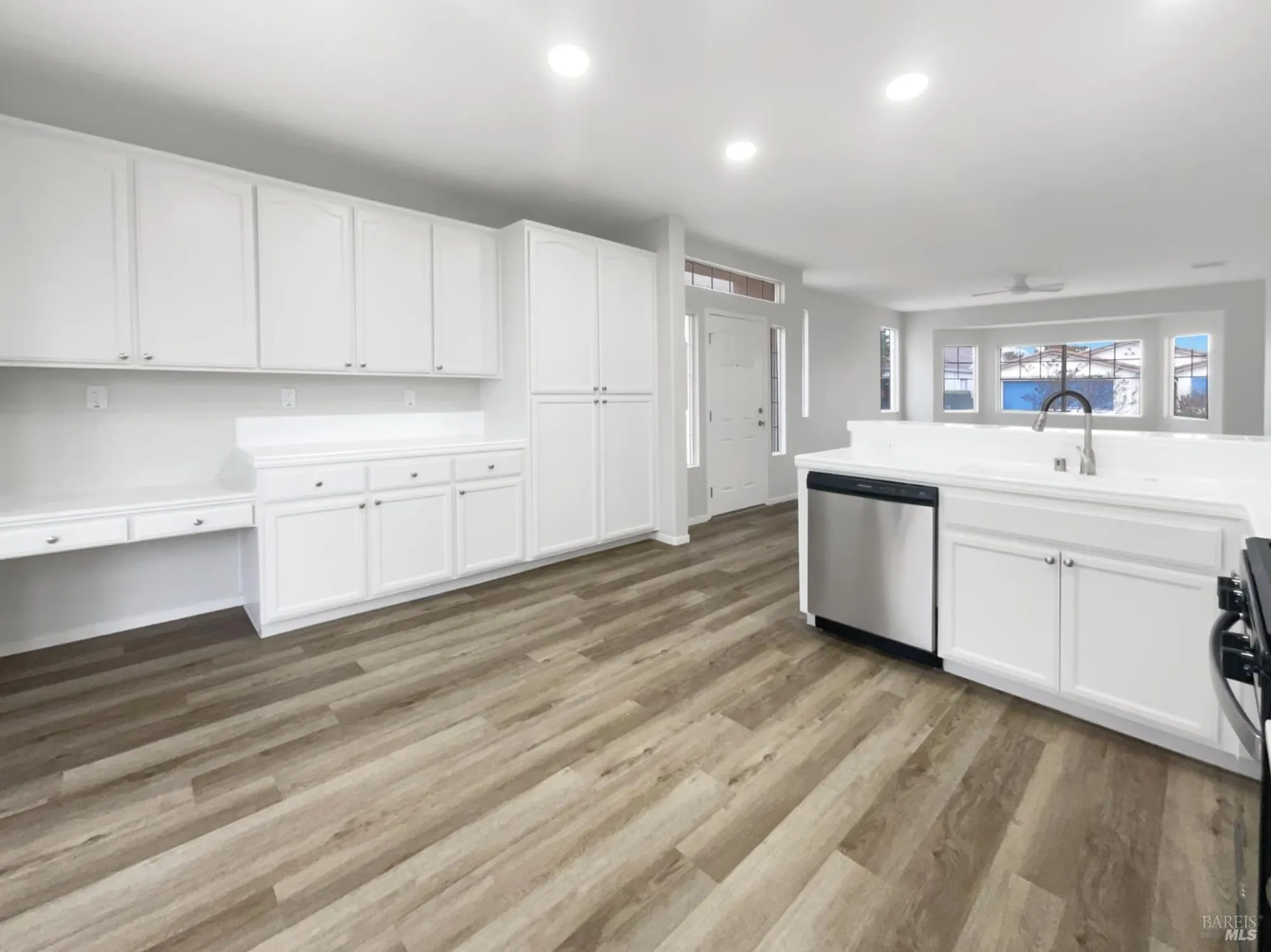 Property Slideshow image 11 of 39 | 971 bridgeport way, Rio Vista, CA, 94571