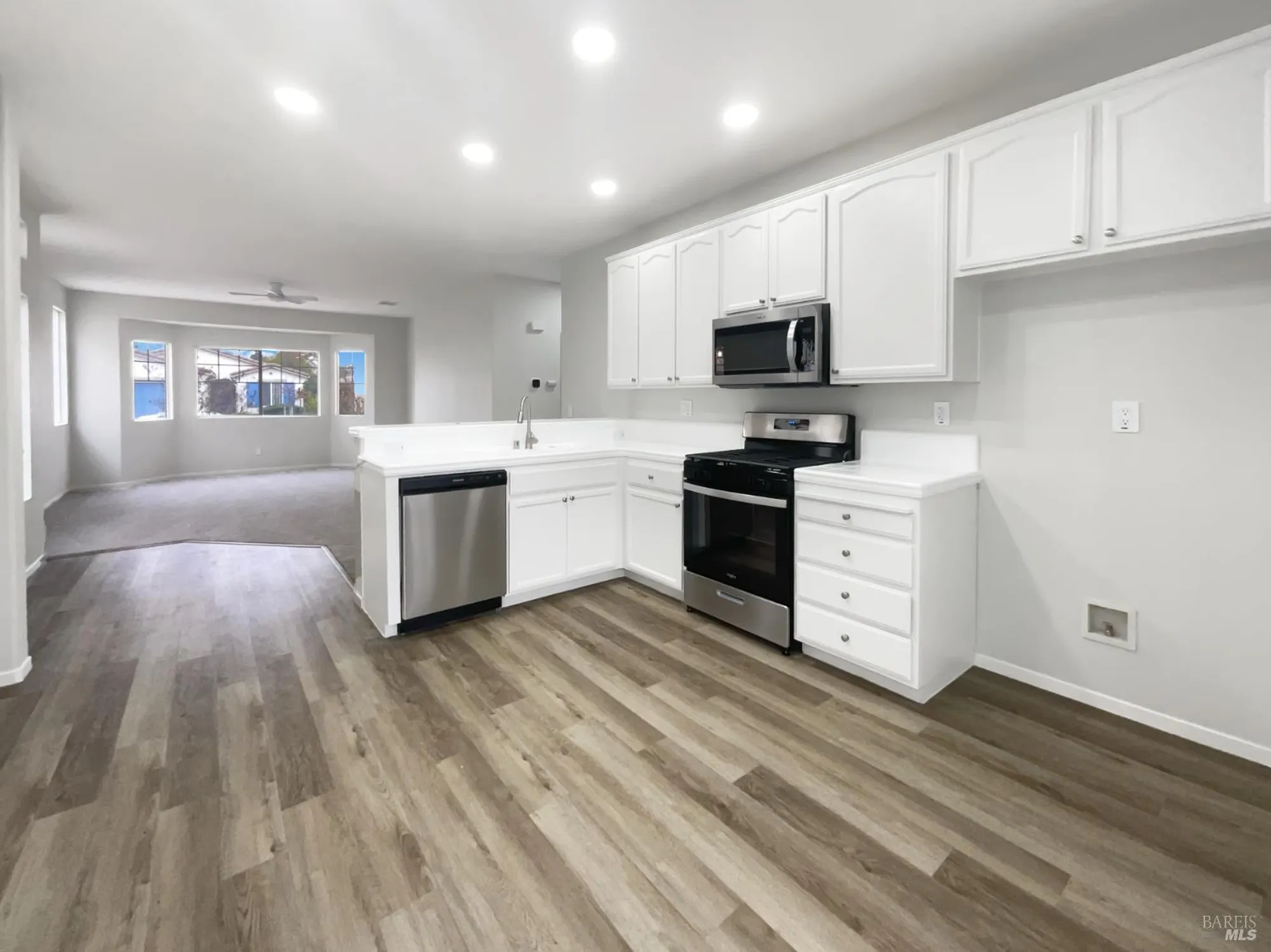 Property Slideshow image 8 of 39 | 971 bridgeport way, Rio Vista, CA, 94571