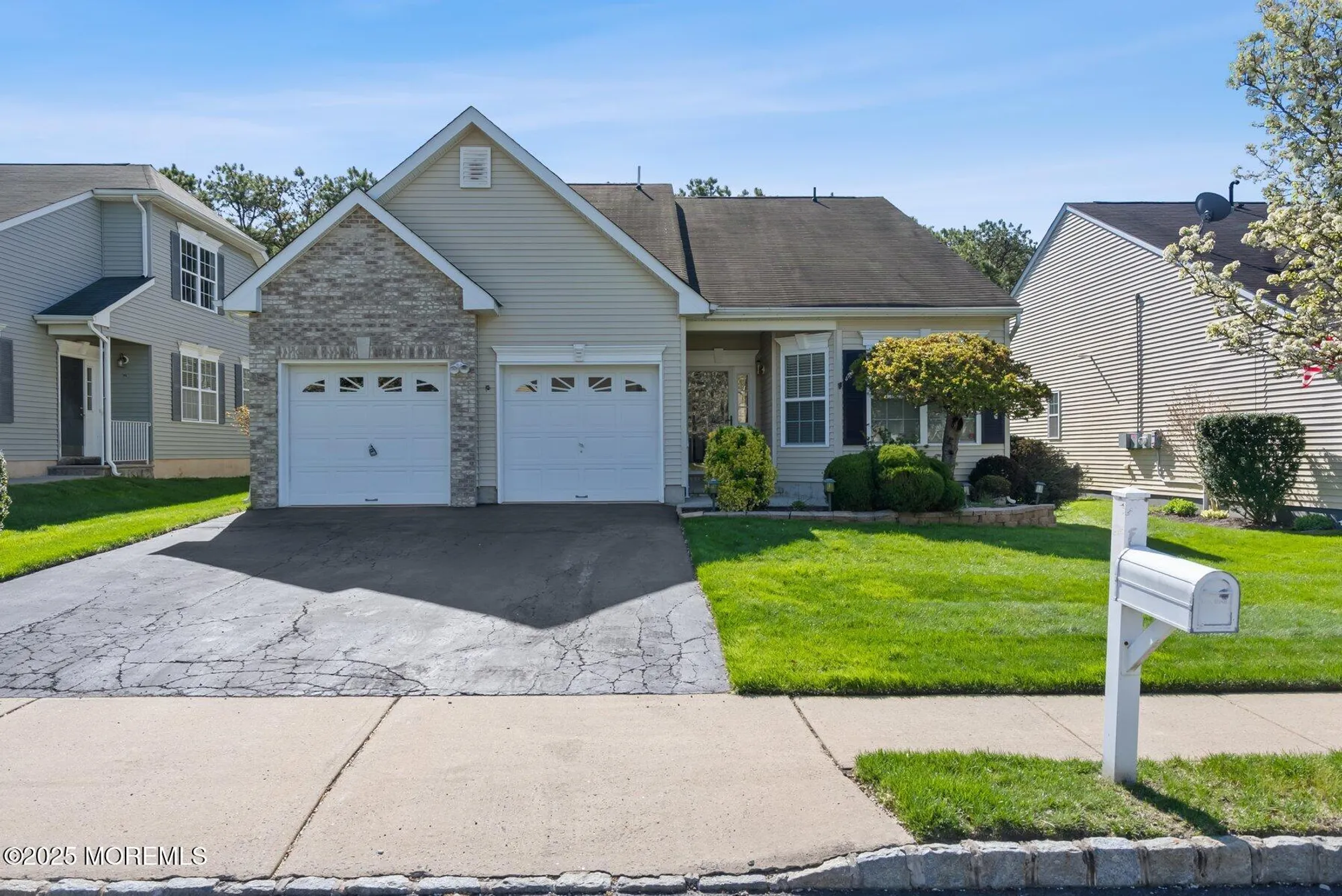 Property Slideshow image 1 of 32 | 24 little leaf ln, Howell, NJ, 07731