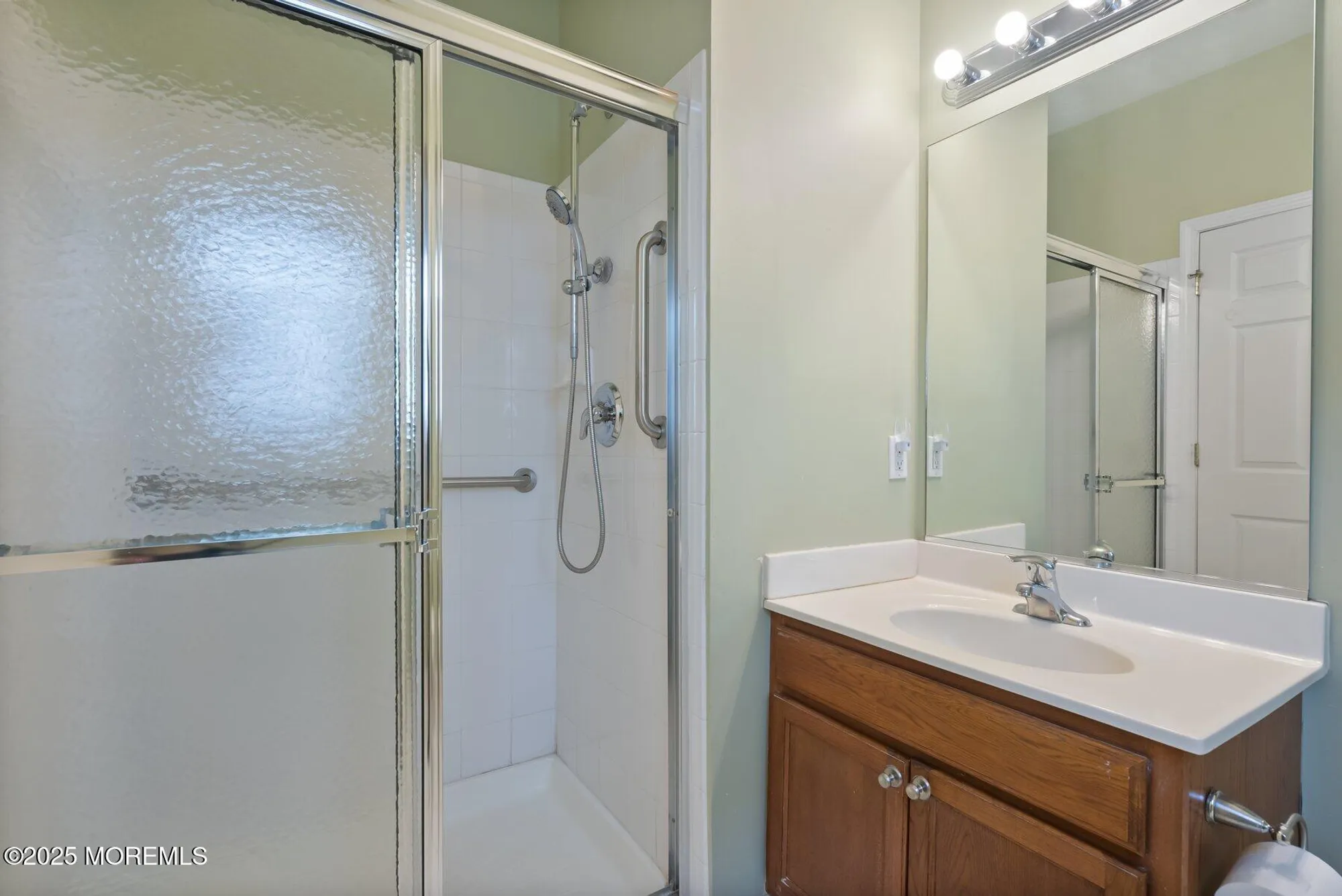 Property Slideshow image 26 of 32 | 24 little leaf ln, Howell, NJ, 07731