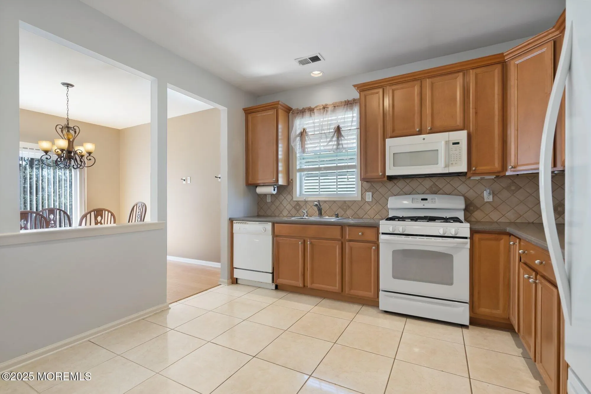 Property Slideshow image 17 of 32 | 24 little leaf ln, Howell, NJ, 07731