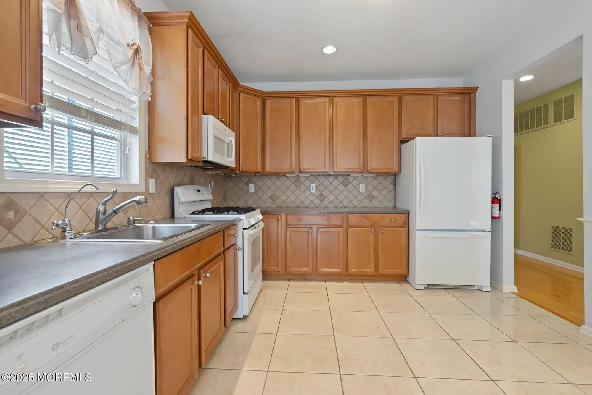Property Slideshow image 18 of 32 | 24 little leaf ln, Howell, NJ, 07731