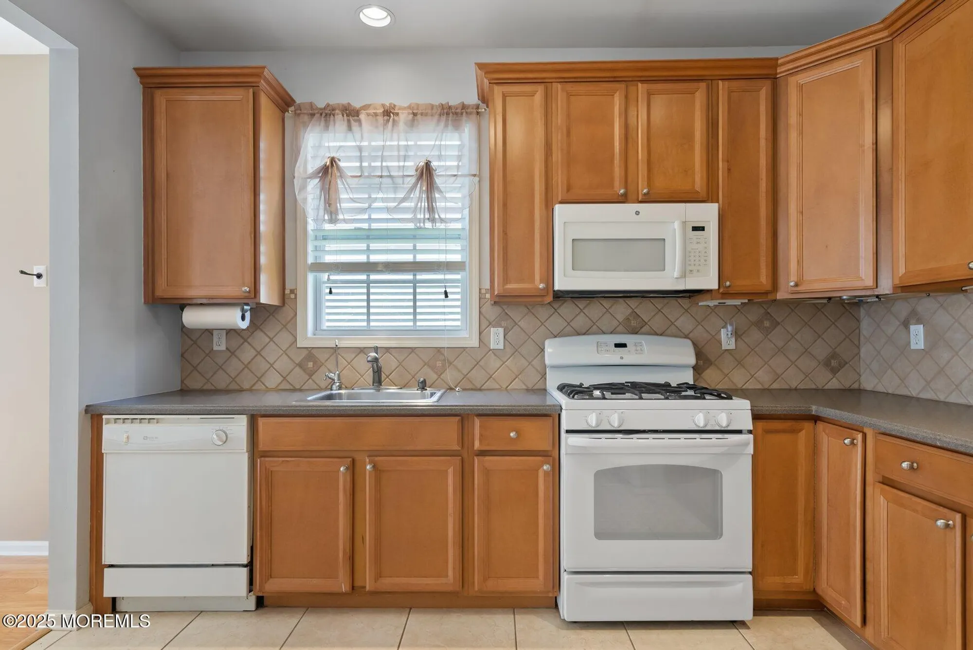 Property Slideshow image 20 of 32 | 24 little leaf ln, Howell, NJ, 07731