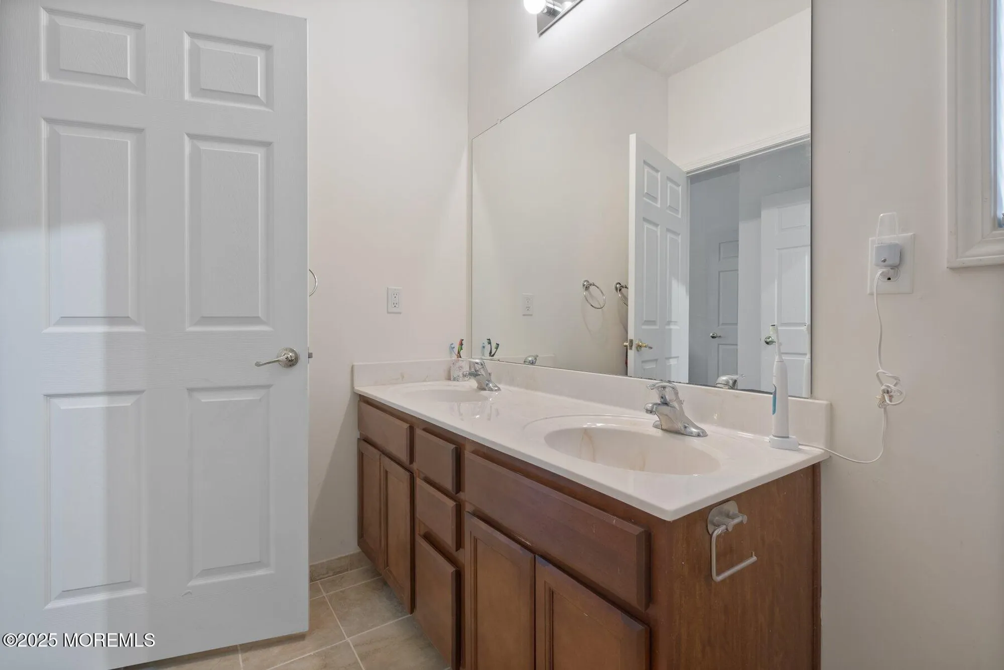 Property Slideshow image 23 of 35 | 50 little leaf ln, Howell, NJ, 07731