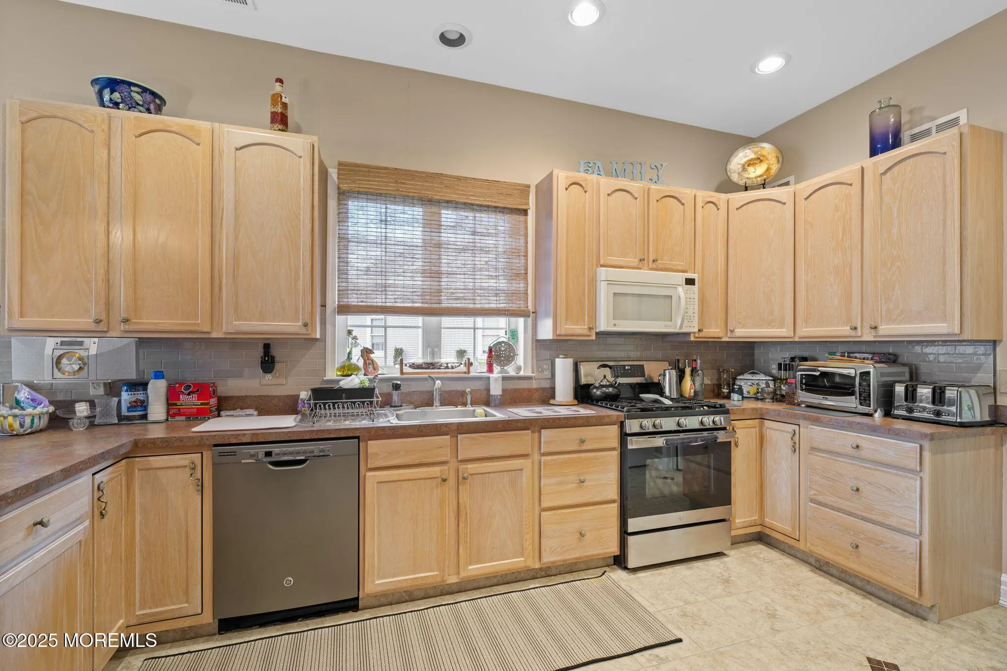 Property Slideshow image 11 of 30 | 5 chadwick ct, Waretown, NJ, 08758