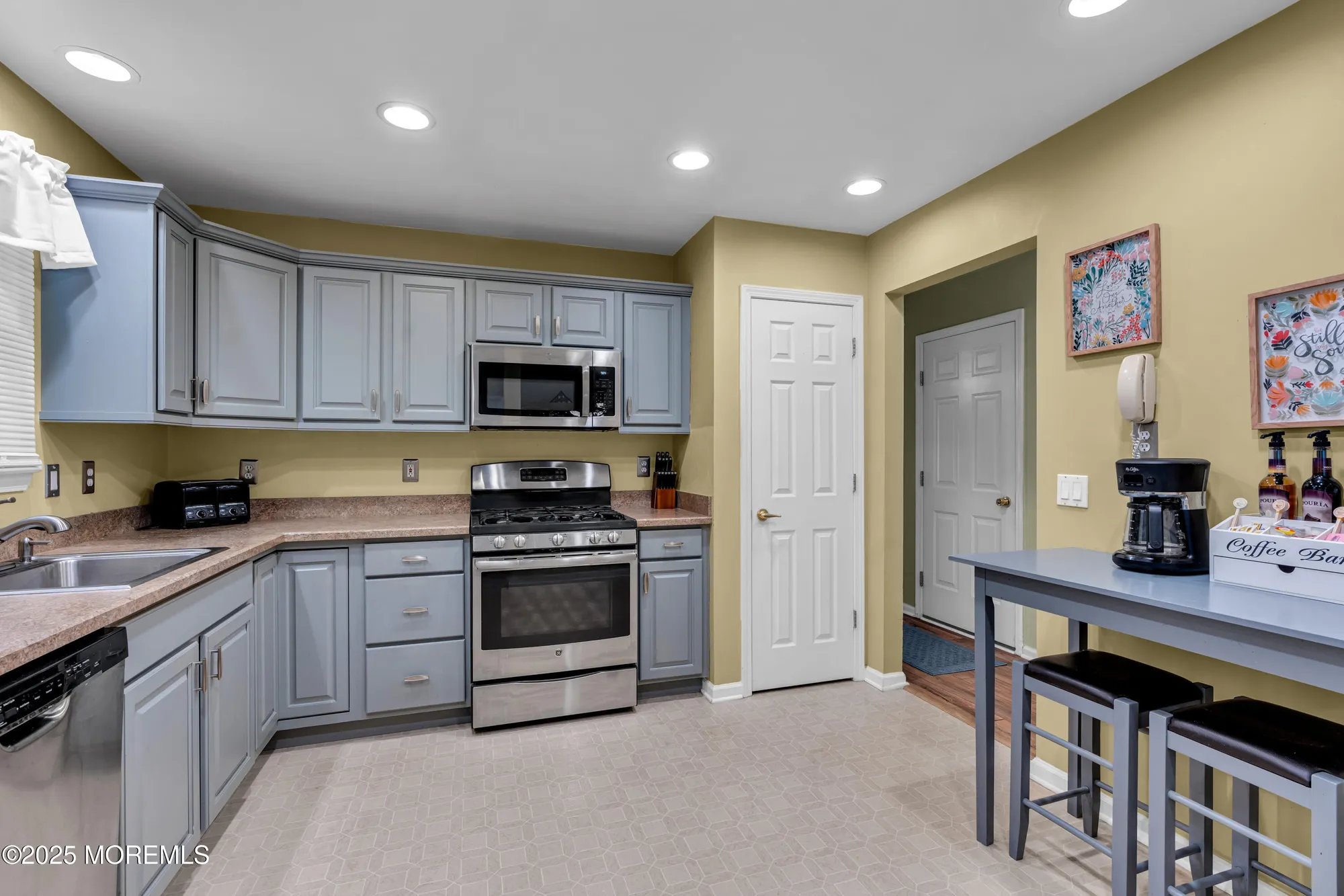 Property Slideshow image 19 of 54 | 2752 meadow lake dr, Toms River, NJ, 08755