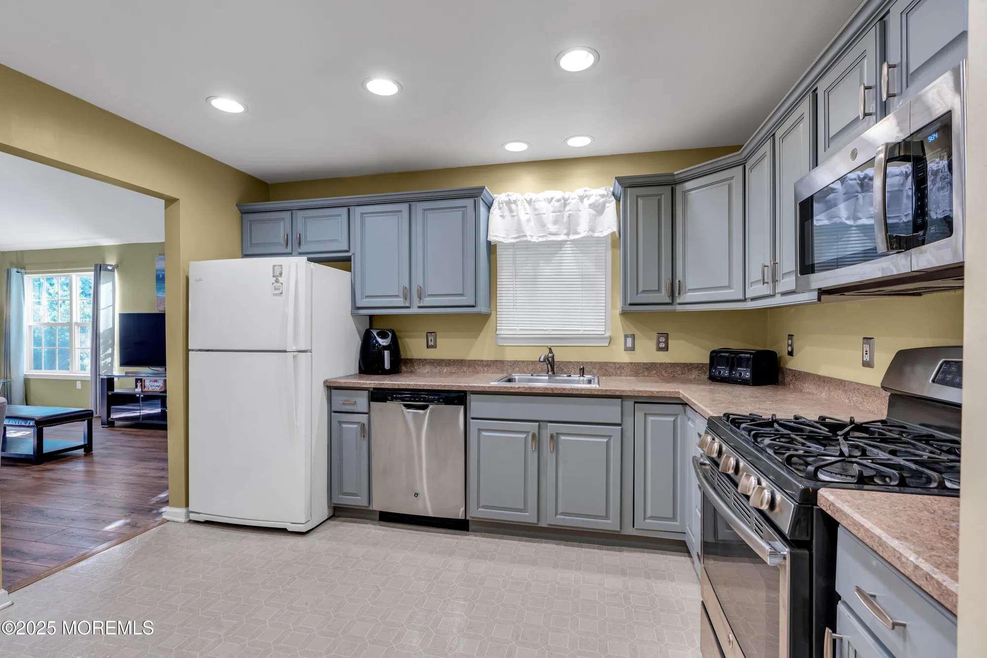 Property Slideshow image 21 of 54 | 2752 meadow lake dr, Toms River, NJ, 08755