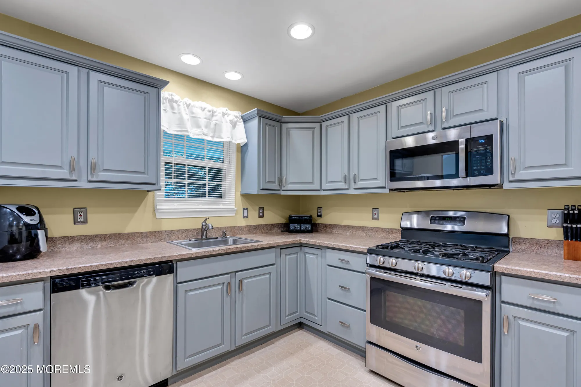 Property Slideshow image 25 of 54 | 2752 meadow lake dr, Toms River, NJ, 08755