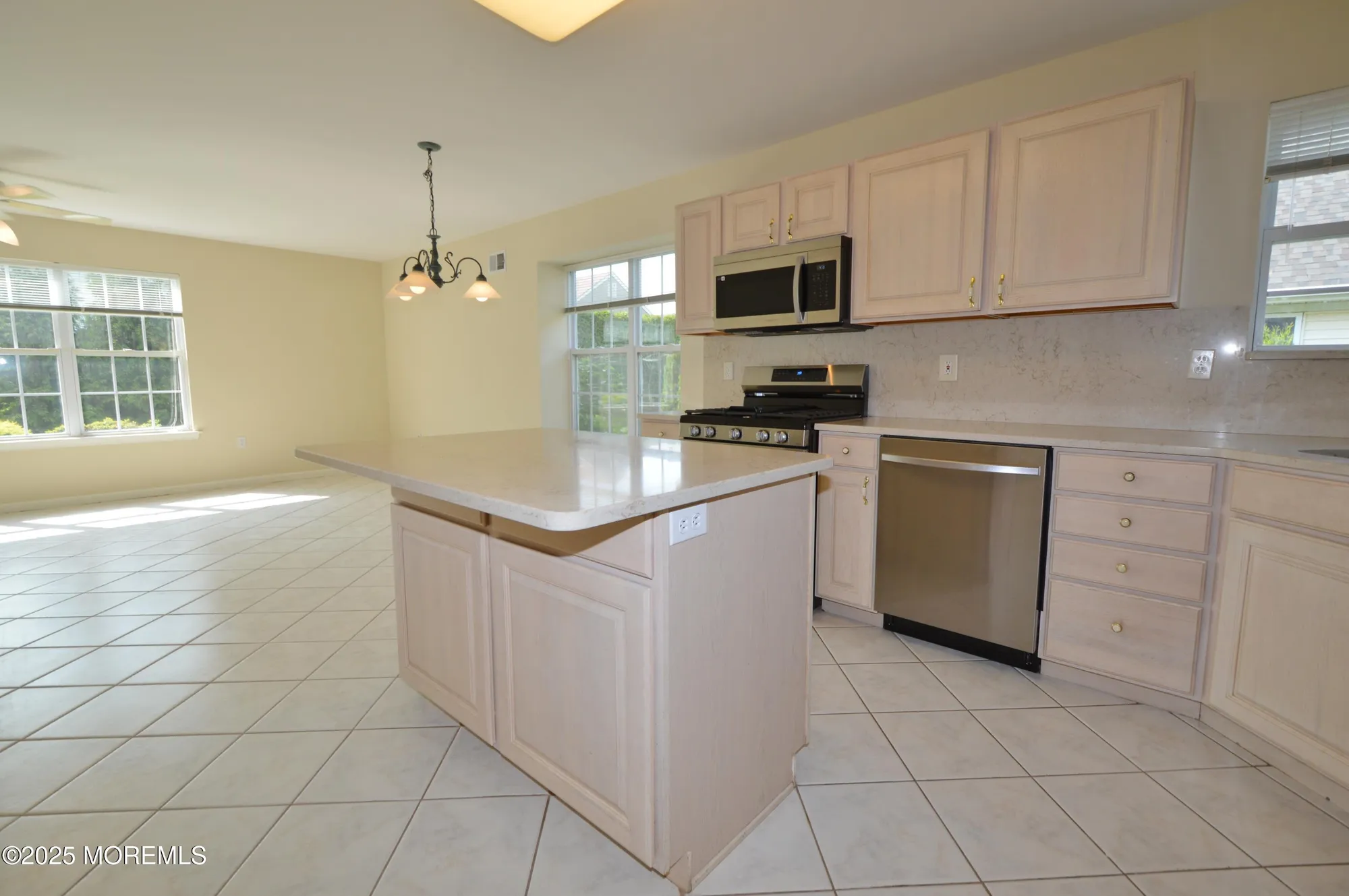 Property Slideshow image 11 of 59 | 3168 wood spring ln, Toms River, NJ, 08755