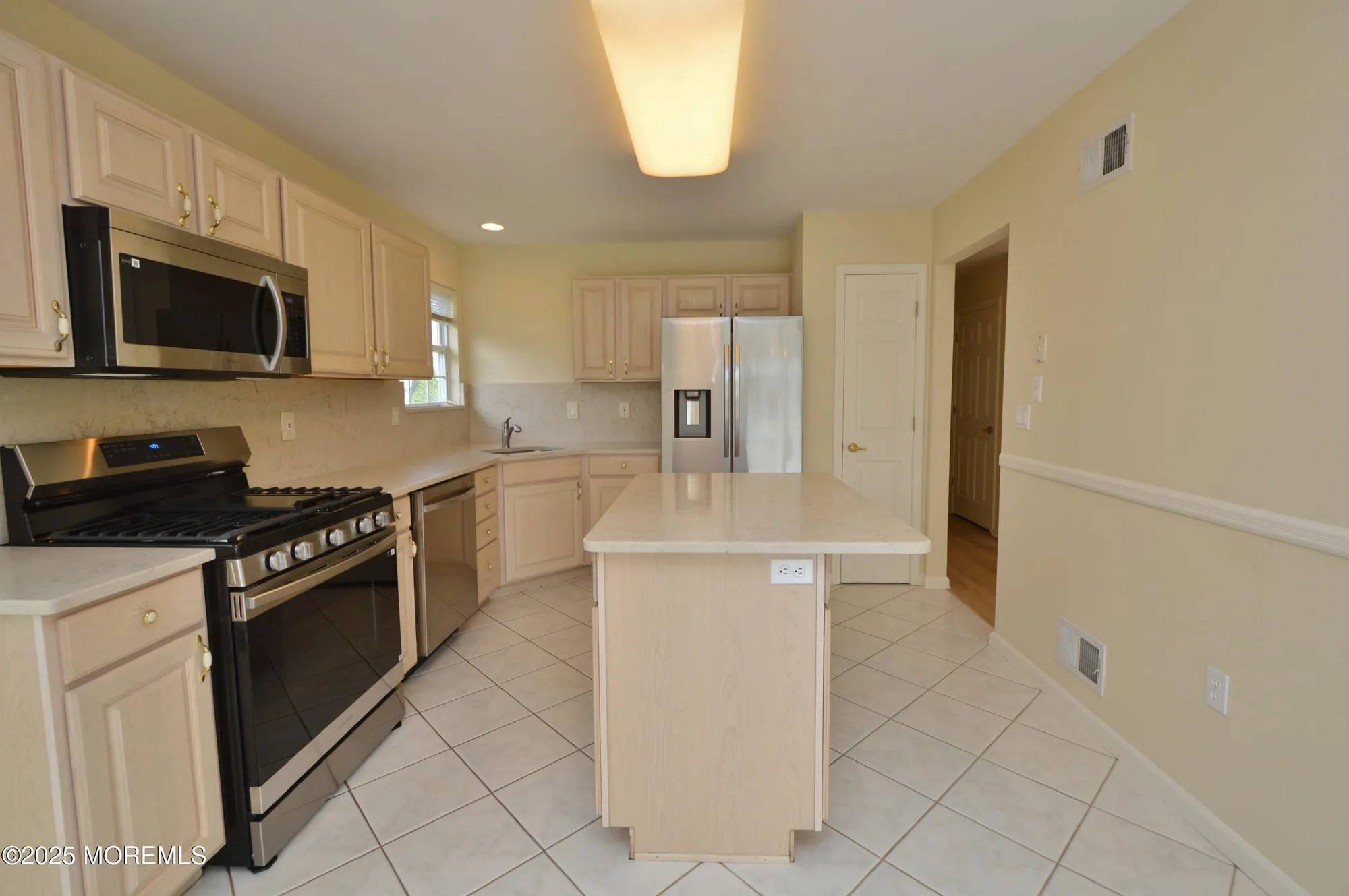 Property Slideshow image 22 of 59 | 3168 wood spring ln, Toms River, NJ, 08755