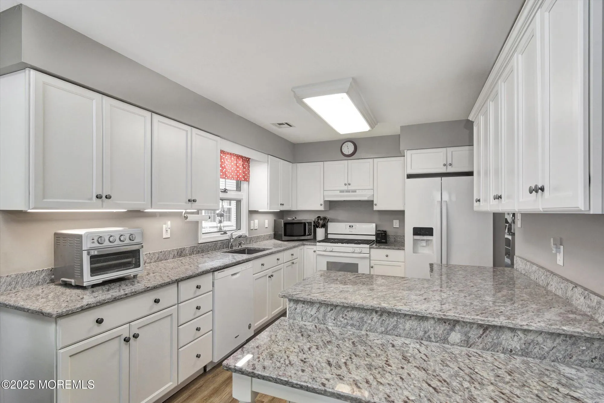 Property Slideshow image 10 of 42 | 1541 alpen ln, Toms River, NJ, 08755