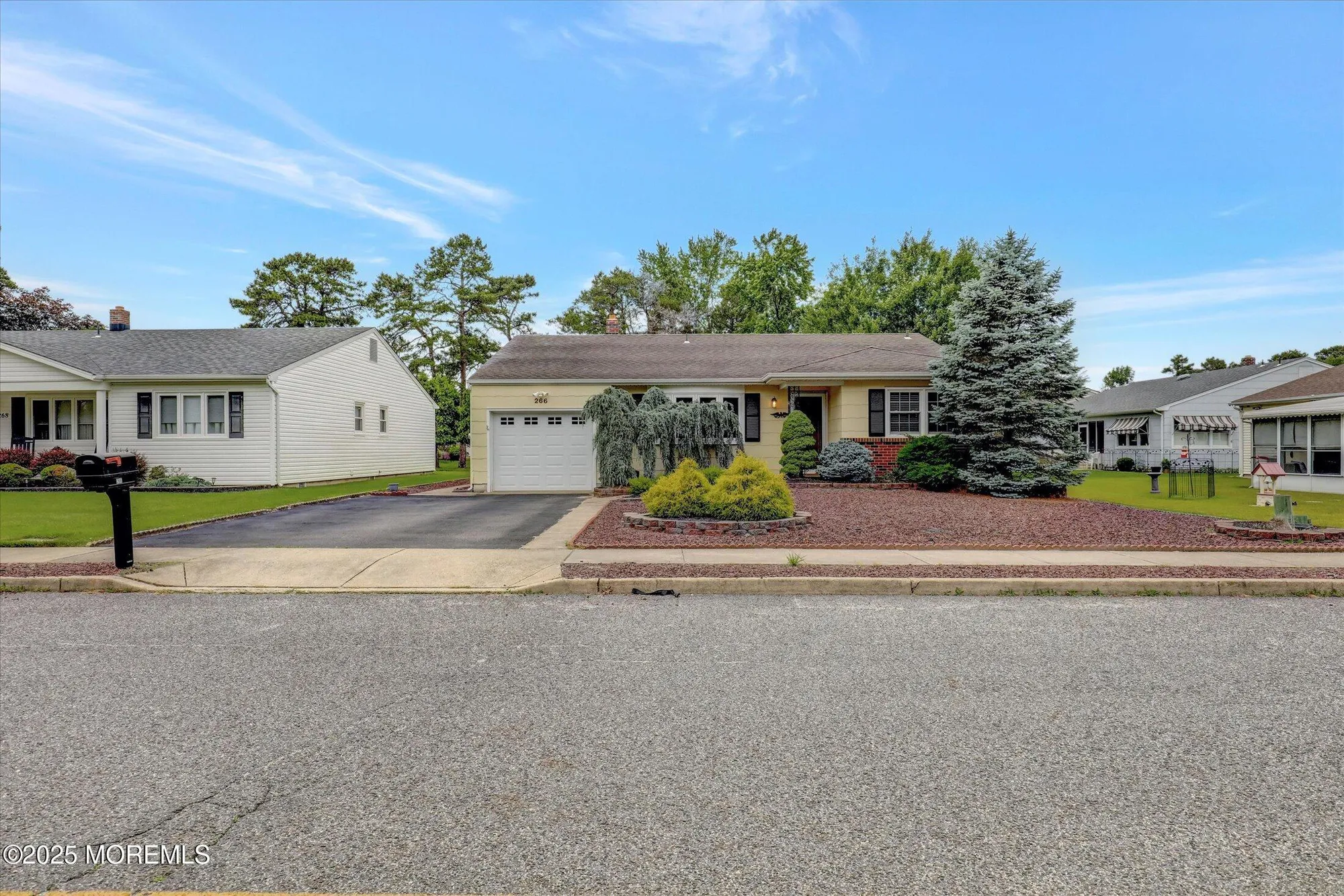 Property Slideshow image 6 of 38 | 266 westbrook dr, Toms River, NJ, 08757