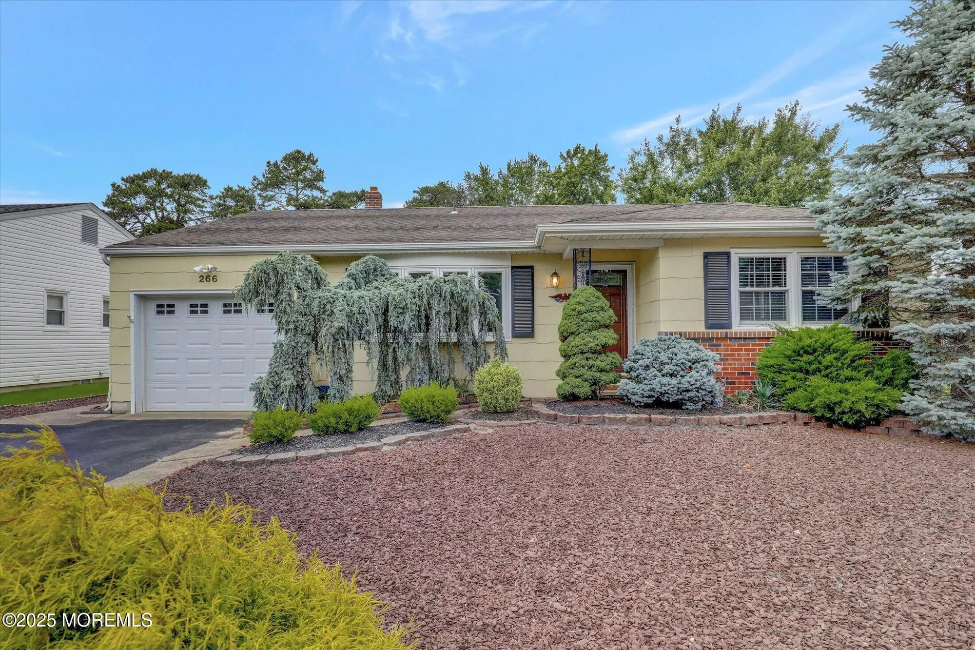 Property Slideshow image 7 of 38 | 266 westbrook dr, Toms River, NJ, 08757