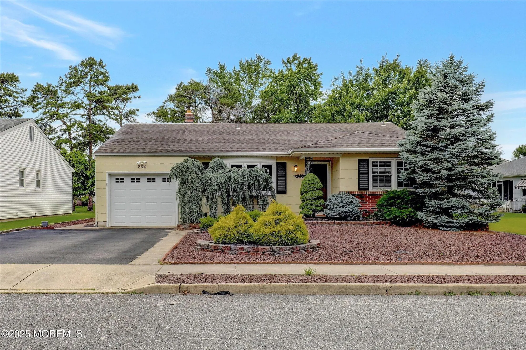 Property Slideshow image 2 of 38 | 266 westbrook dr, Toms River, NJ, 08757