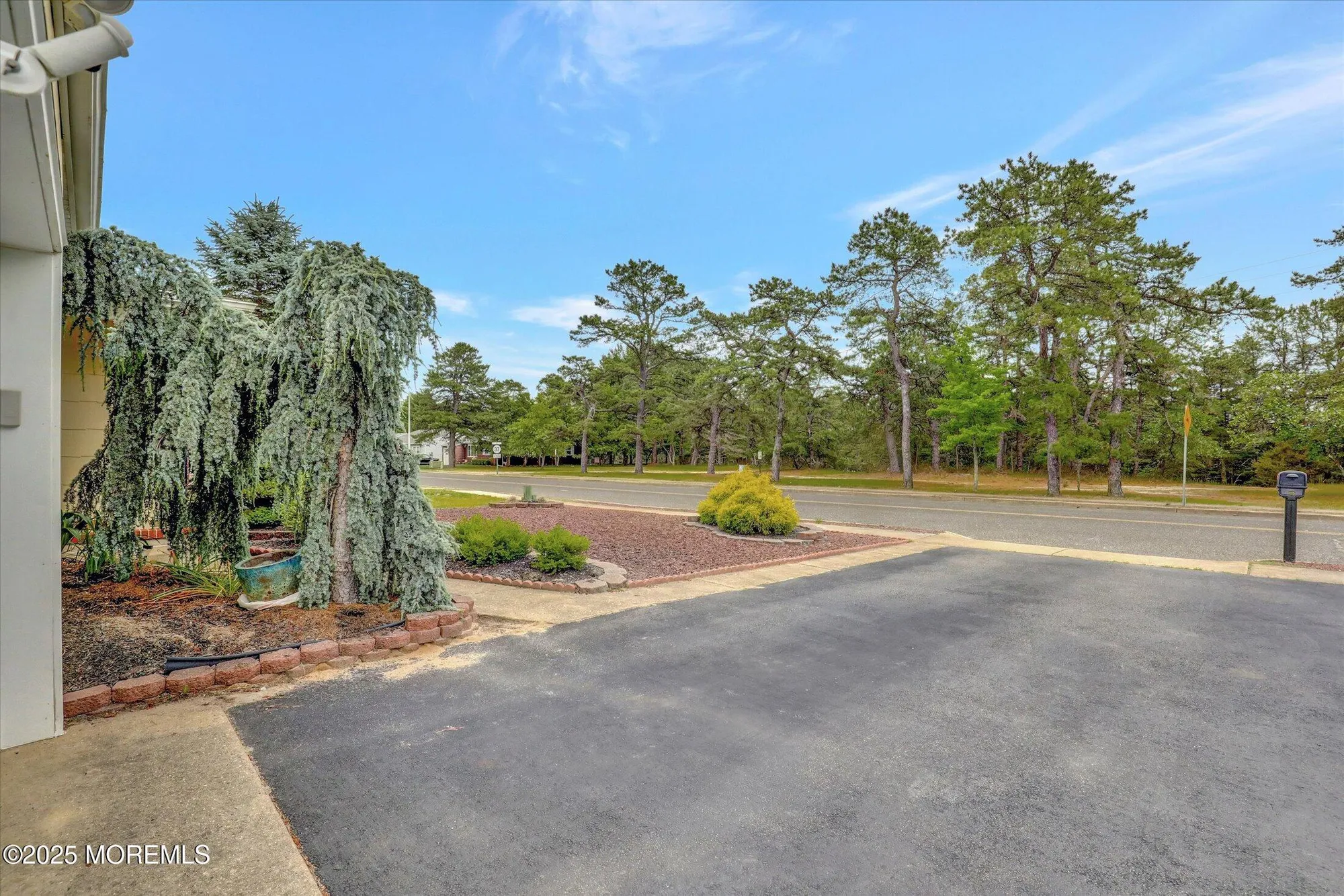 Property Slideshow image 3 of 38 | 266 westbrook dr, Toms River, NJ, 08757