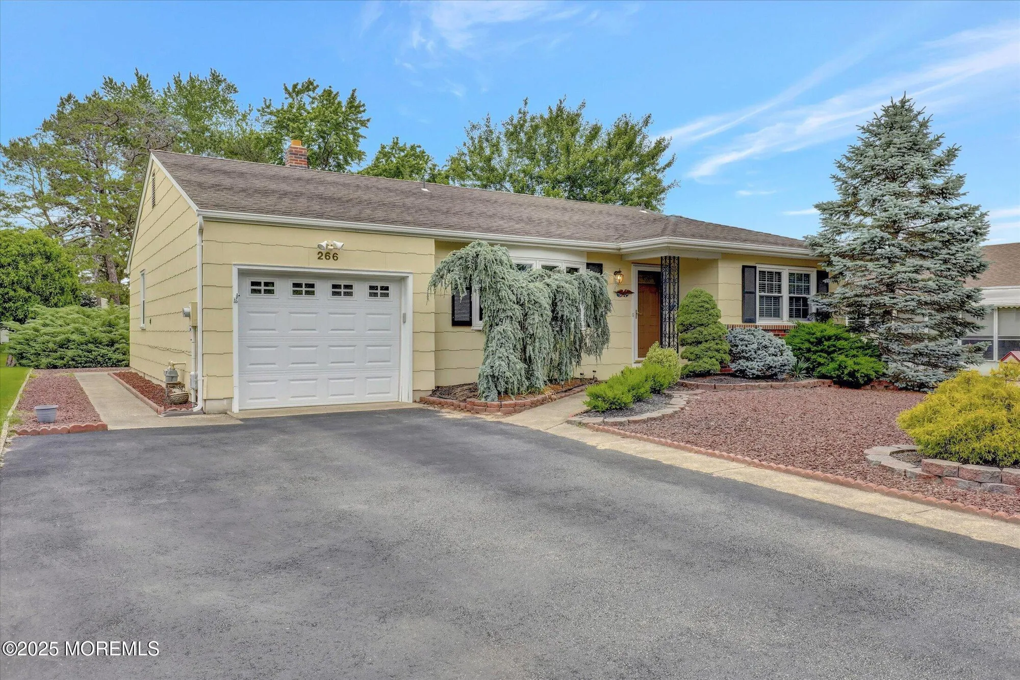 Property Slideshow image 4 of 38 | 266 westbrook dr, Toms River, NJ, 08757