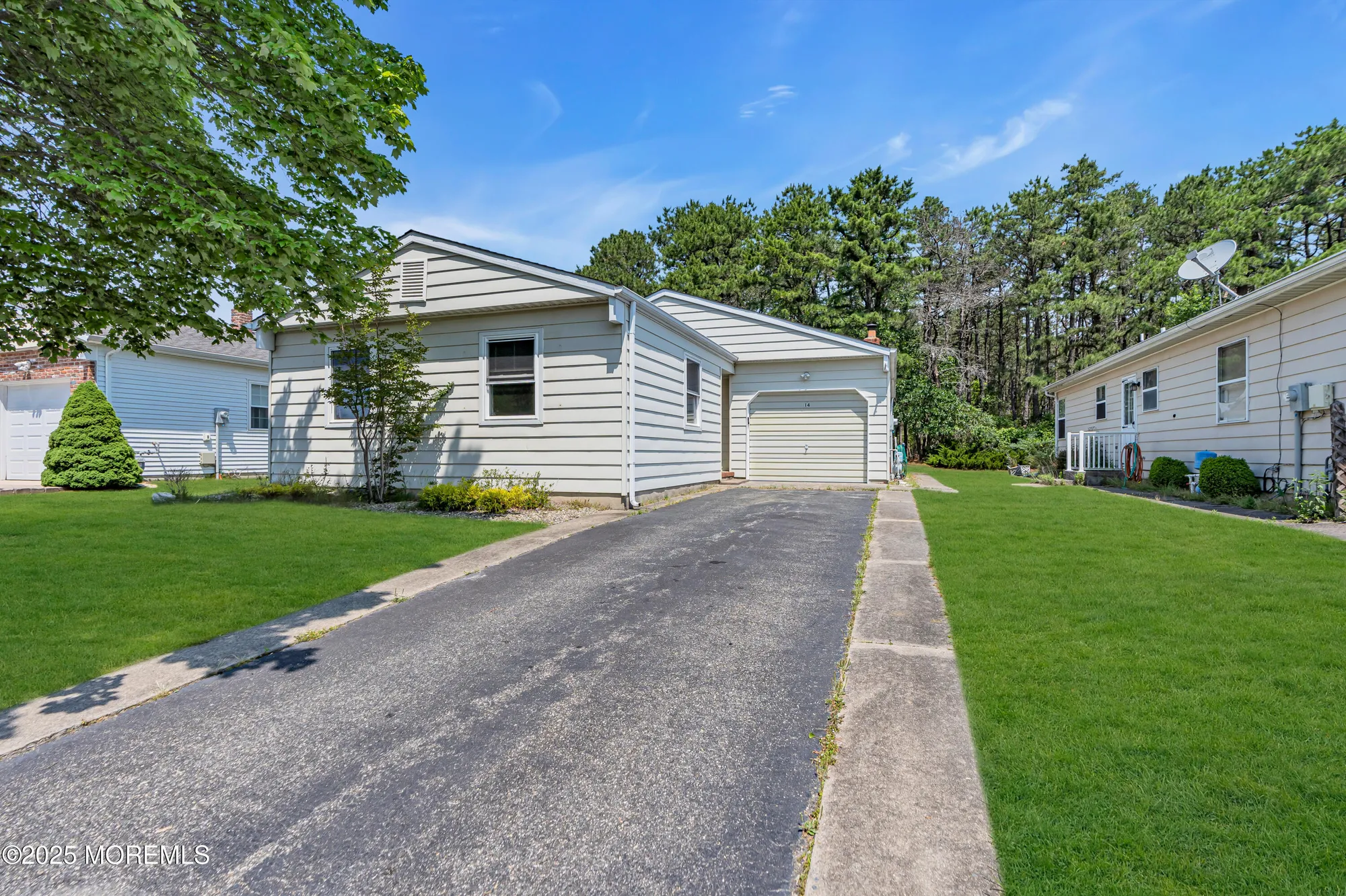 Property Slideshow image 3 of 42 | 14 portsmouth dr, Toms River, NJ, 08757