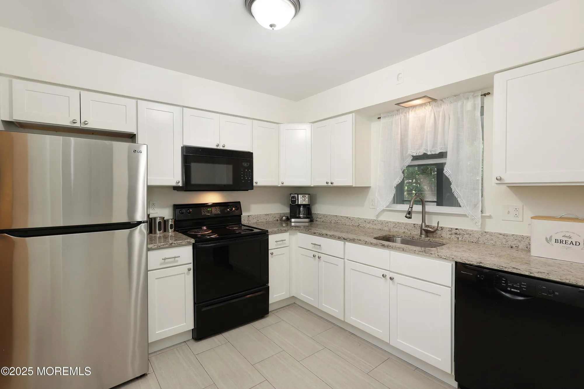 Property Slideshow image 13 of 28 | 100 courtshire dr, Brick, NJ, 08723