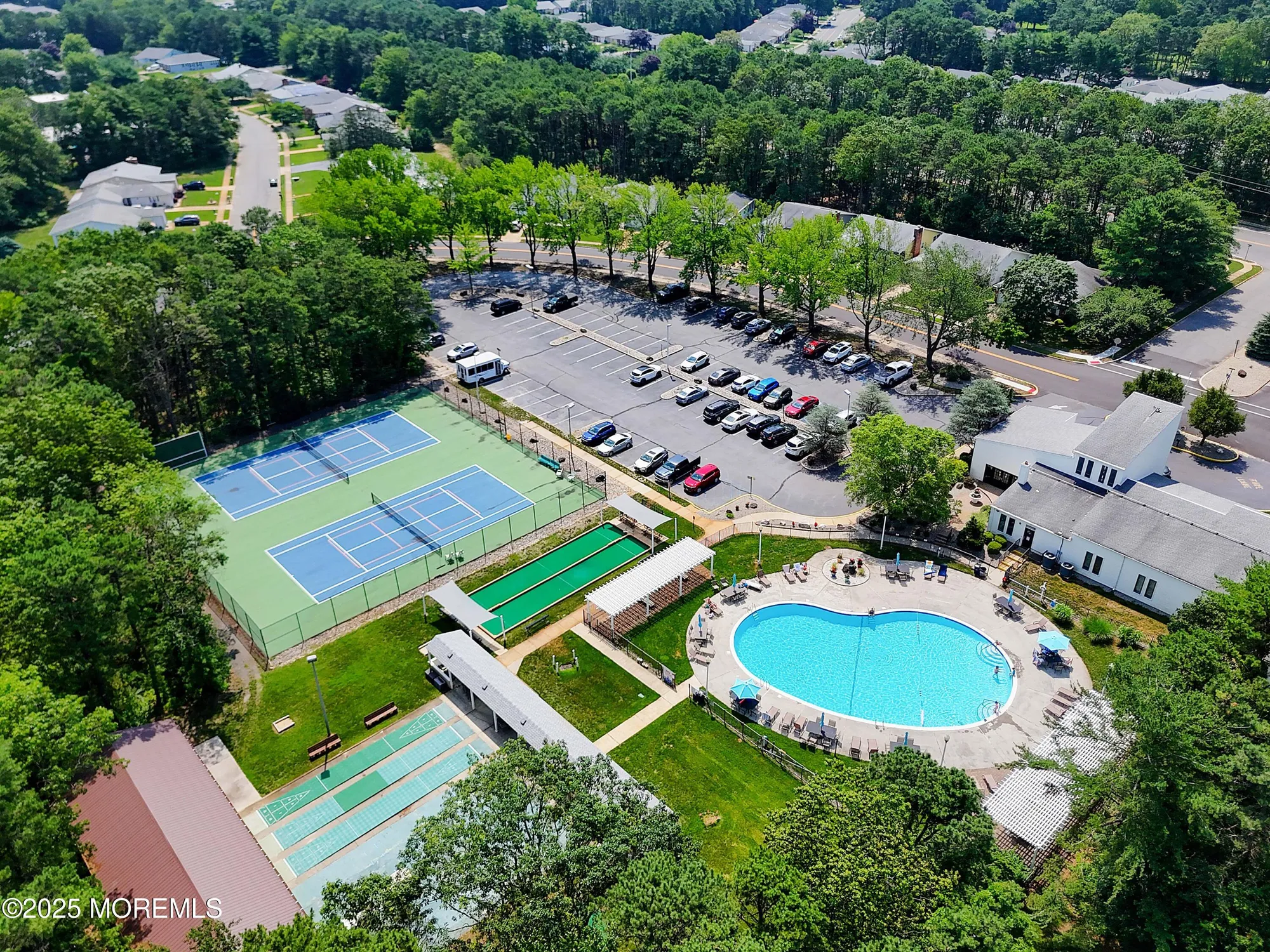 Property Slideshow image 5 of 28 | 100 courtshire dr, Brick, NJ, 08723