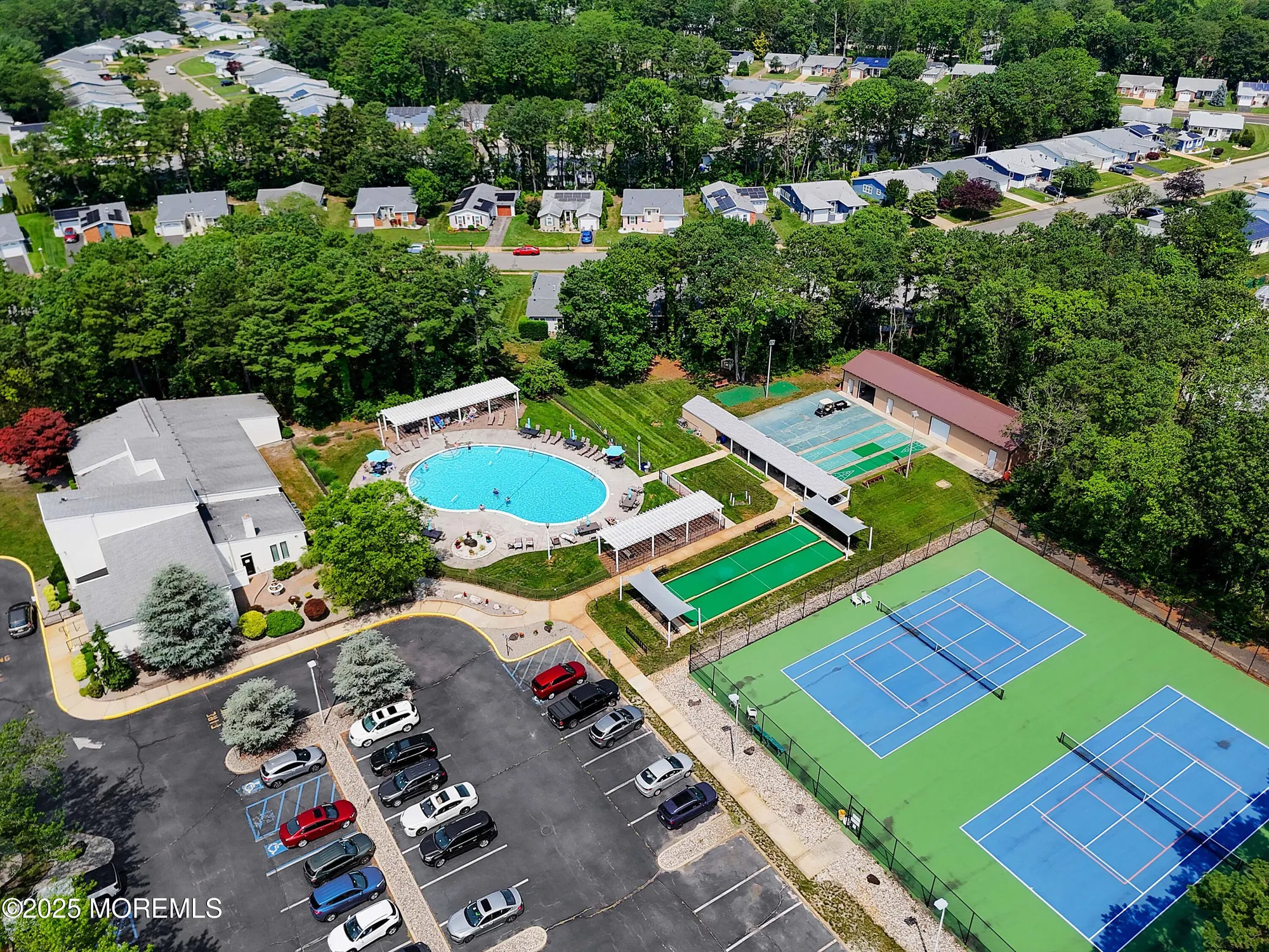 Property Slideshow image 23 of 28 | 100 courtshire dr, Brick, NJ, 08723