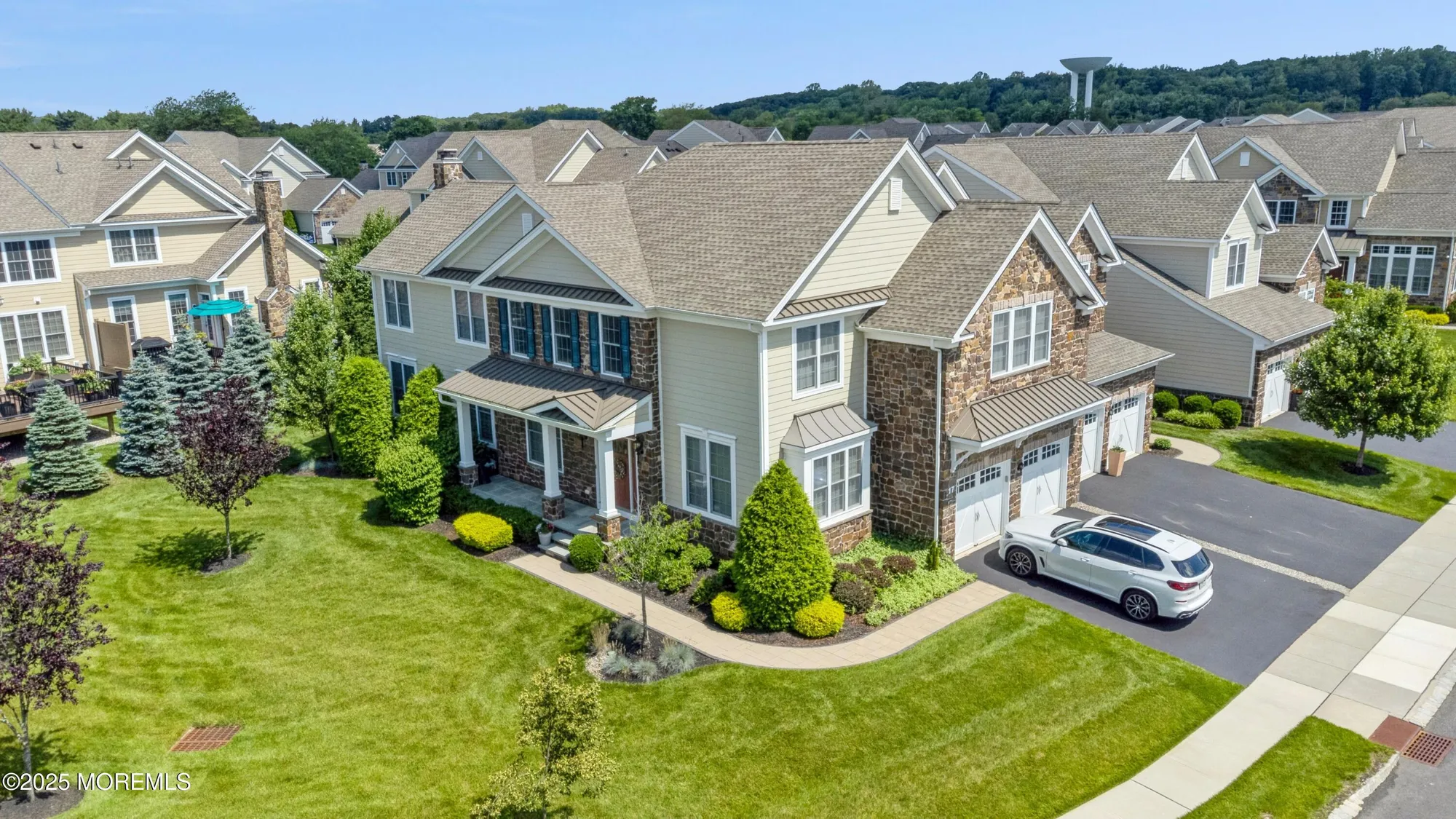 Property Slideshow image 32 of 40 | 17 spalding dr, Holmdel, NJ, 07733