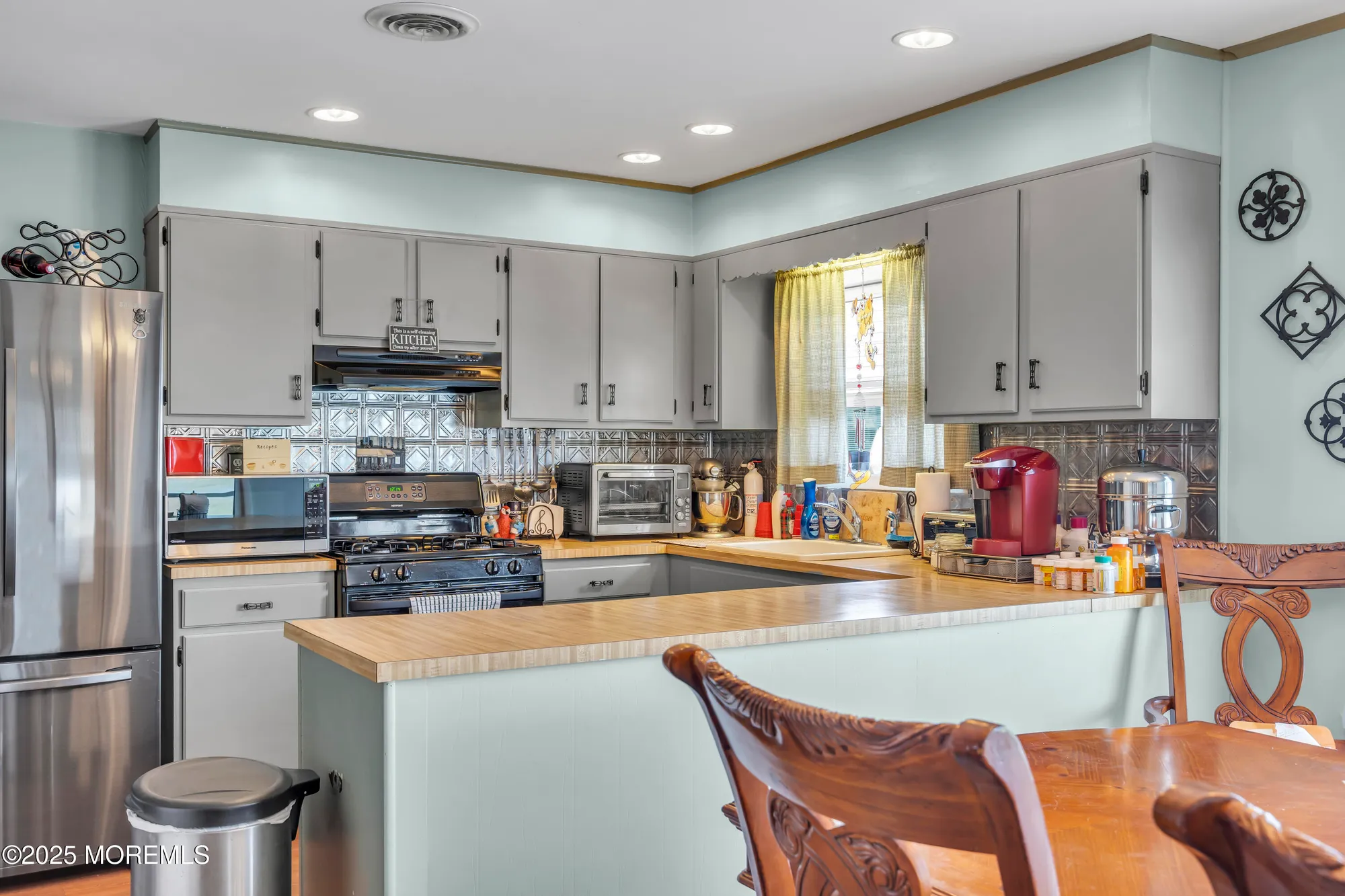 Property Slideshow image 10 of 43 | 8 tijuana ct, Toms River, NJ, 08757